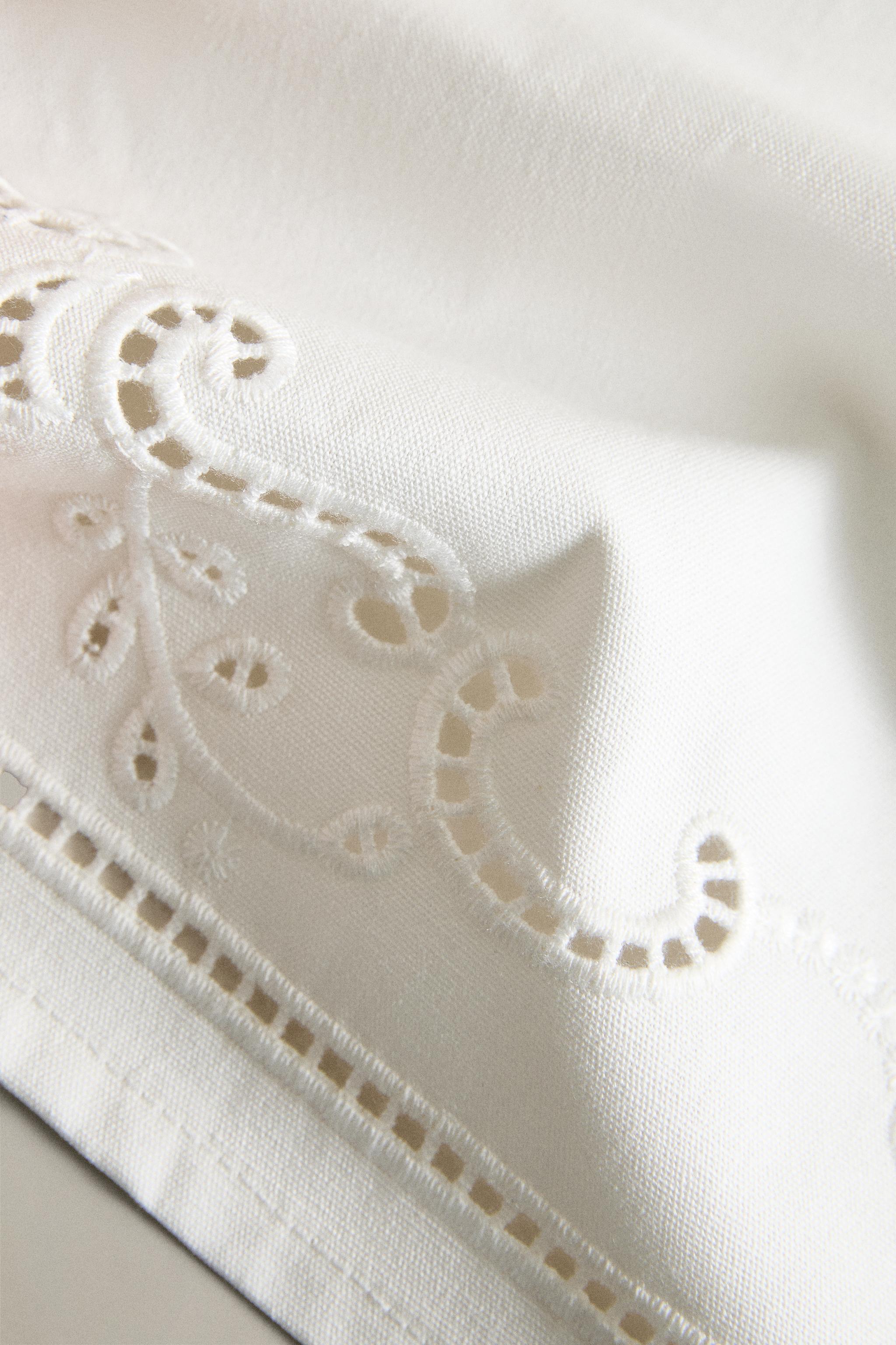 EMBROIDERED PLACEMAT WITH HEMSTITCHING