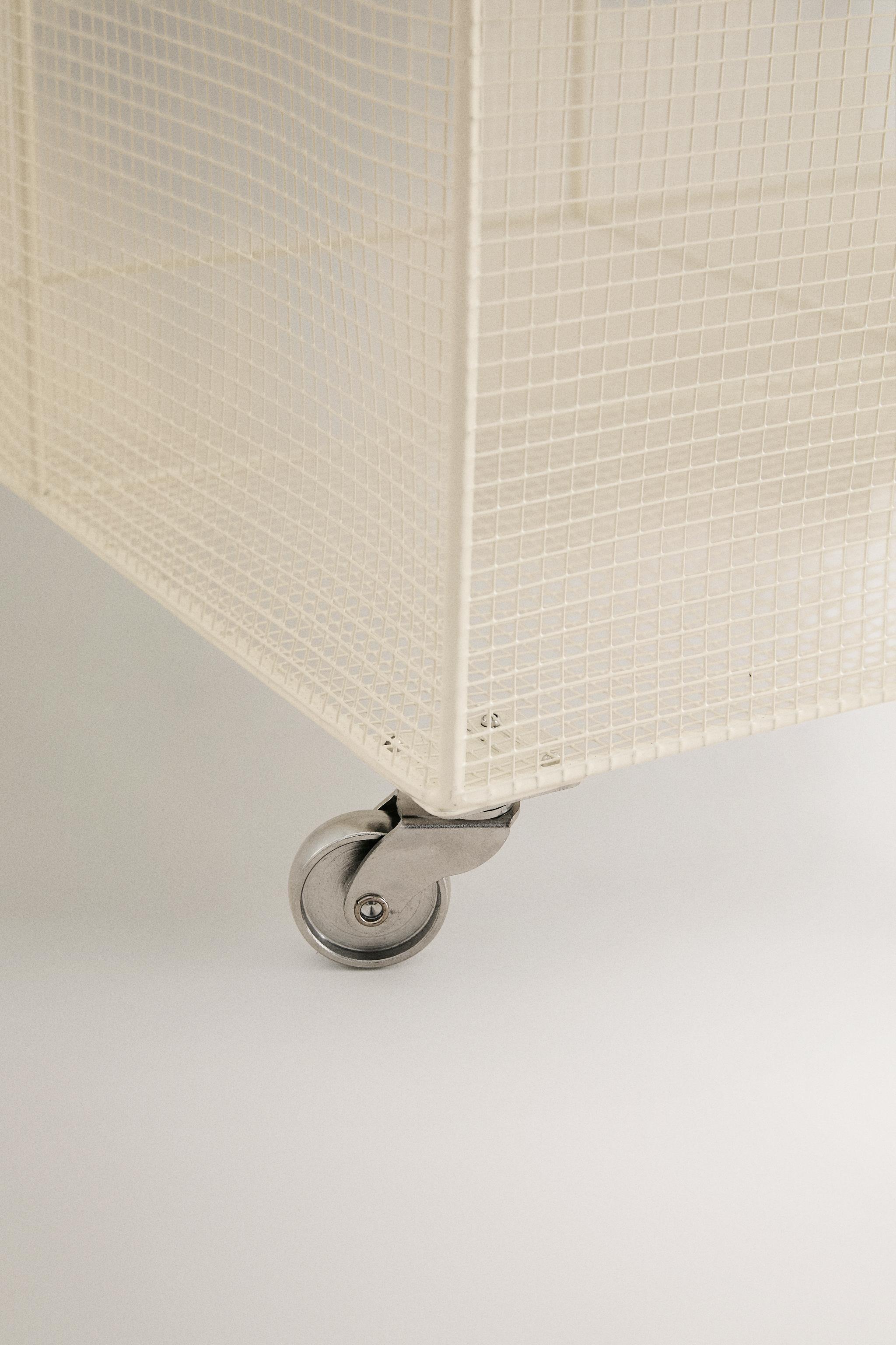 METAL BASKET WITH WHEELS