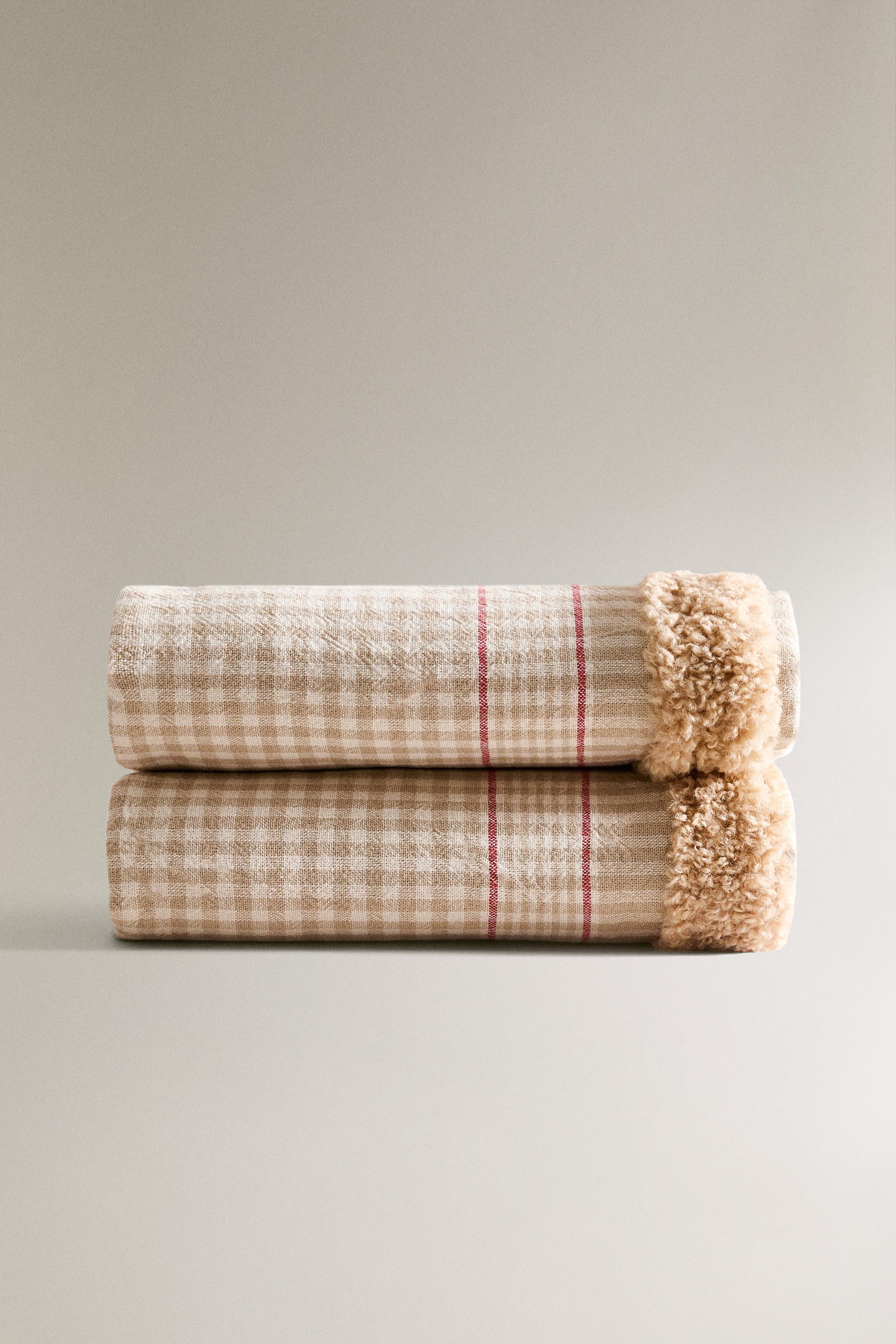 REVERSIBLE CHECKED PET BLANKET