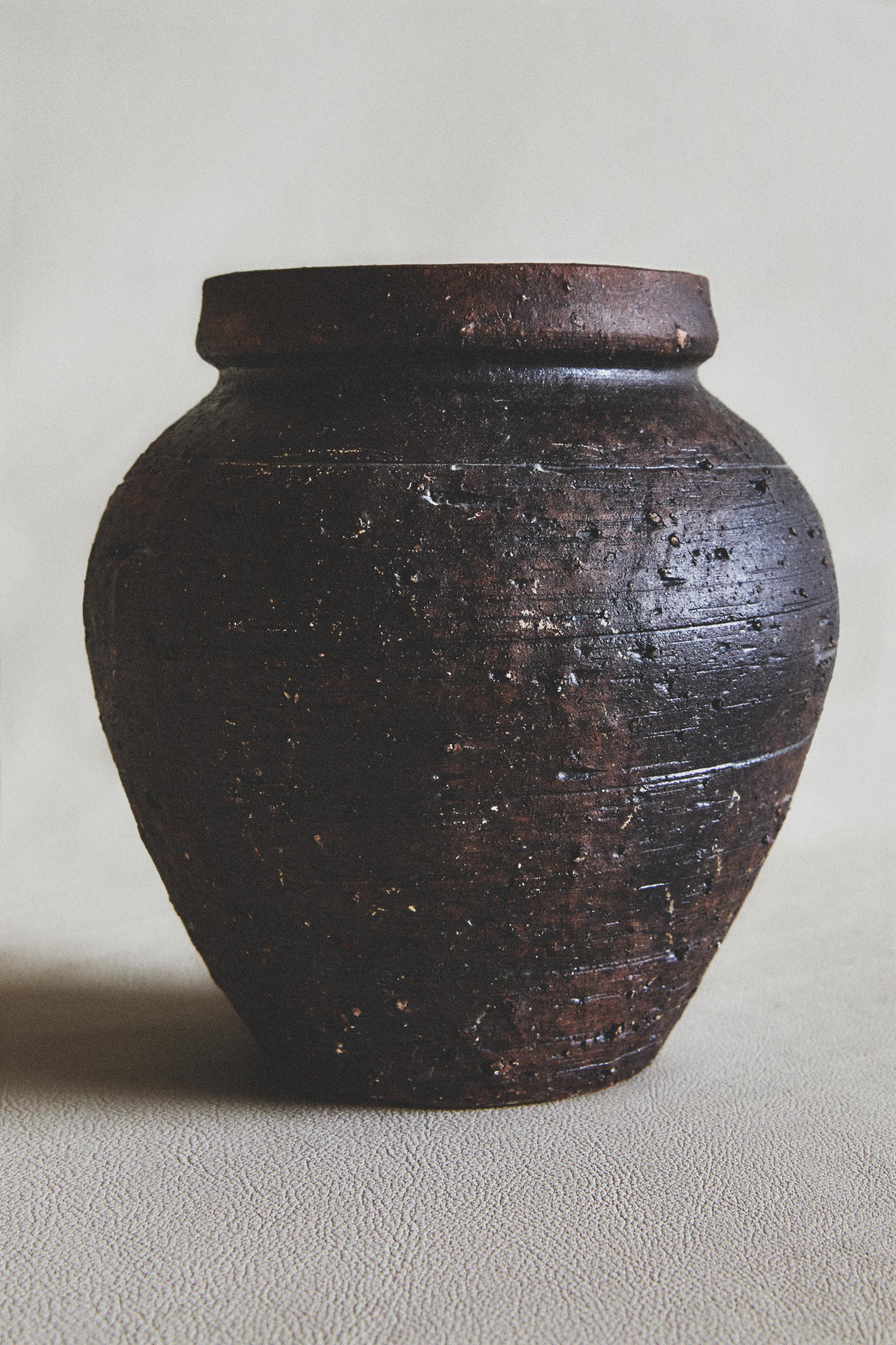 TEXTURED CERAMIC VASE