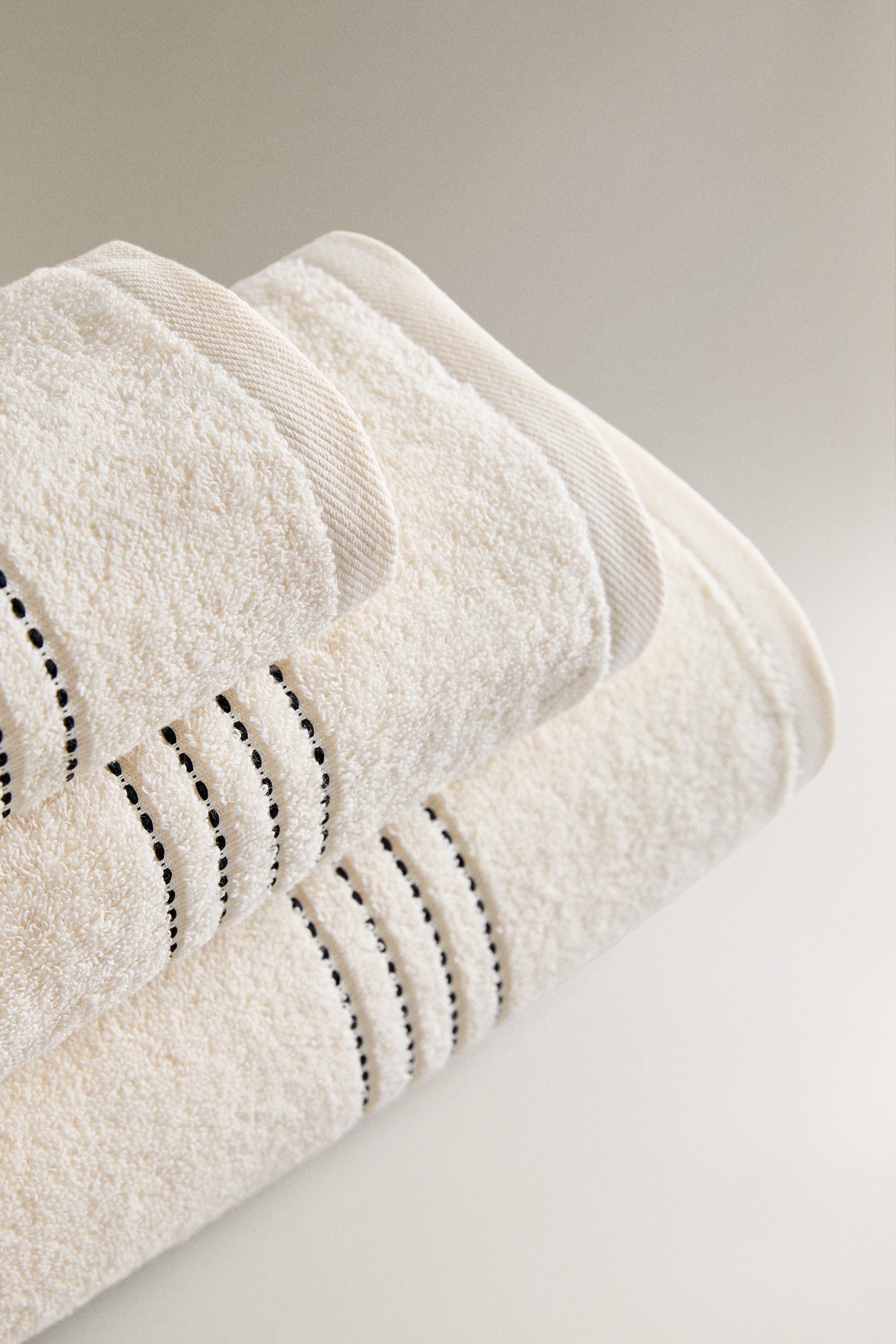BATH TOWEL WITH CONTRAST PIPING