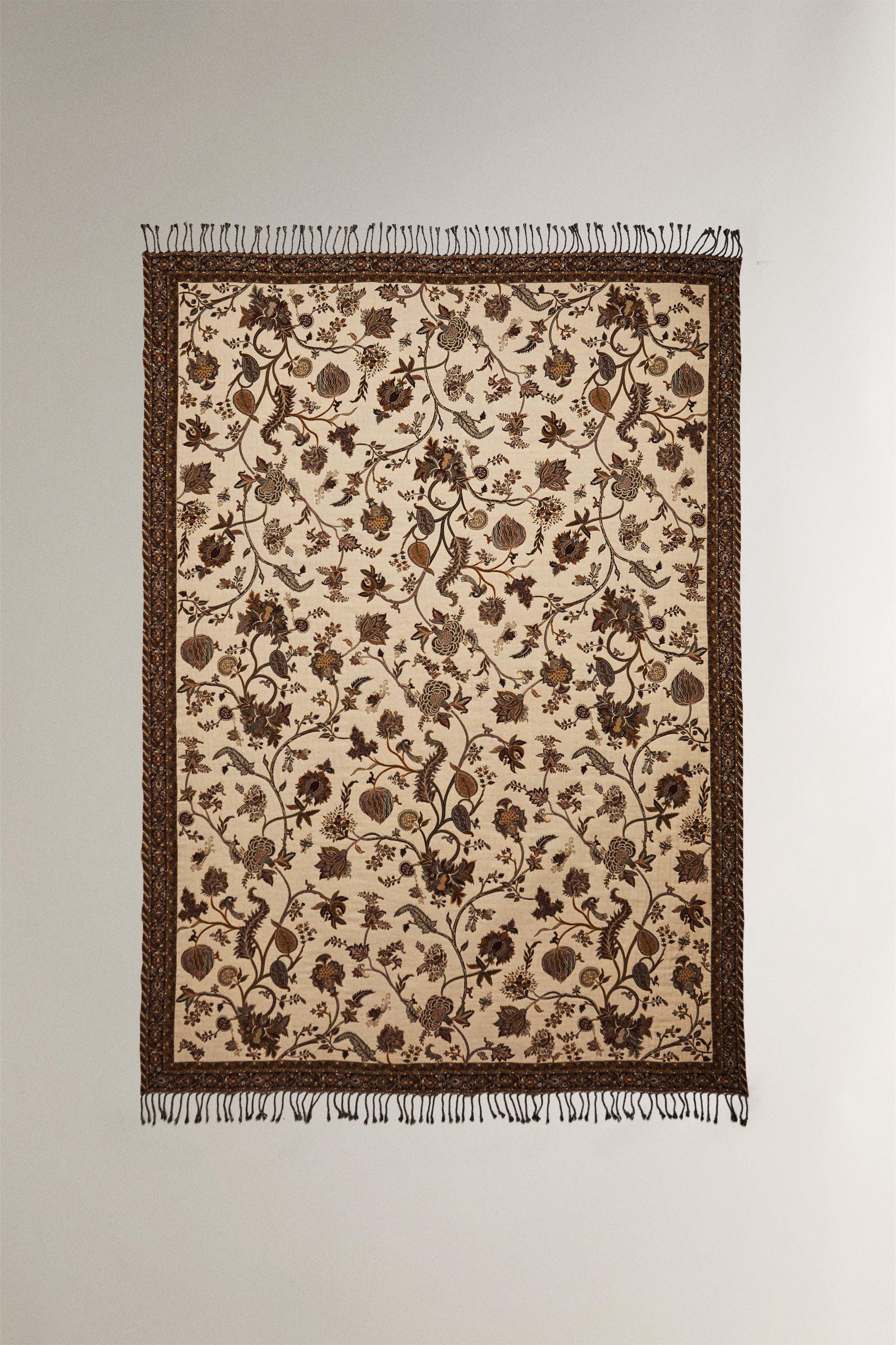 FLORAL JACQUARD BLANKET