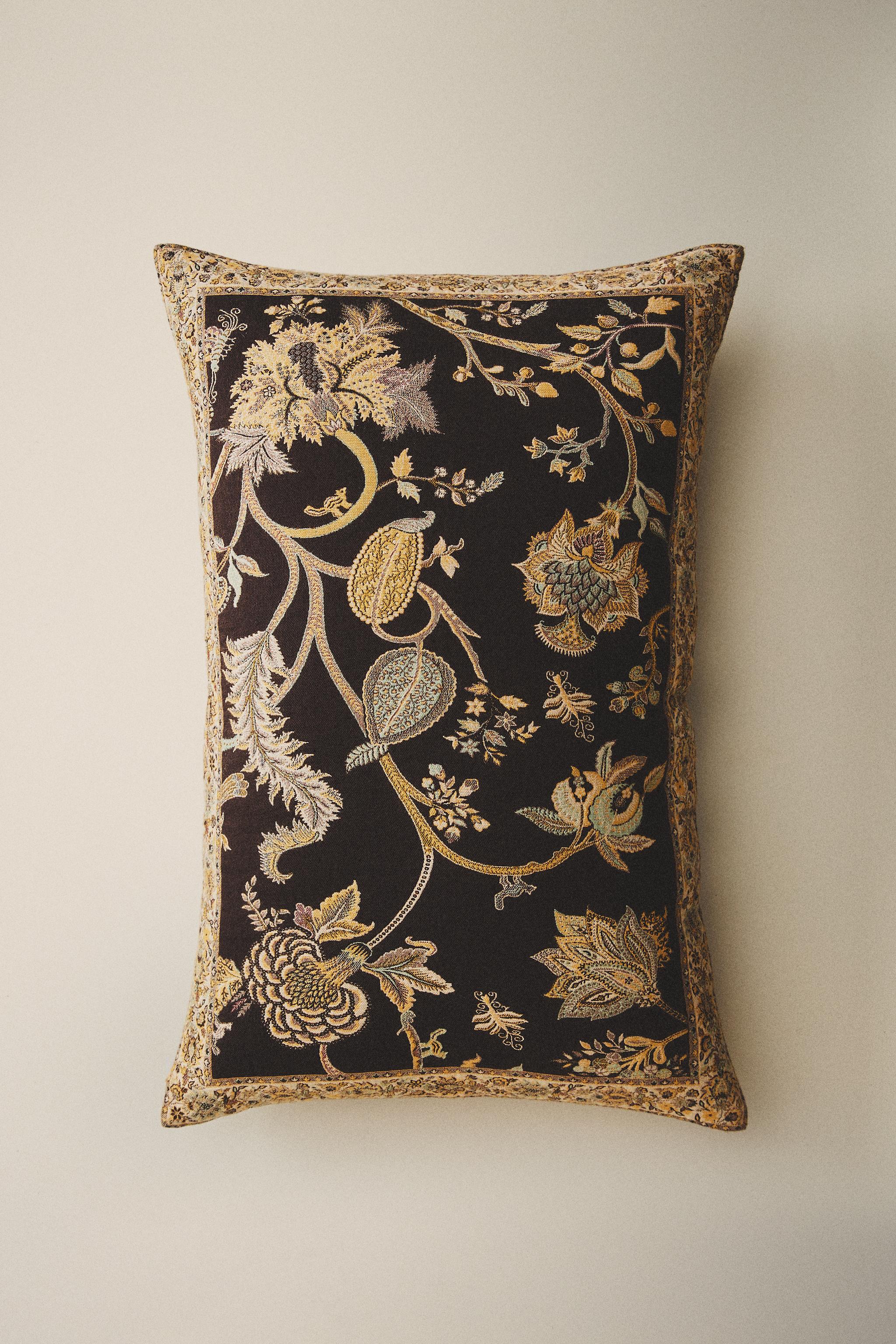 JACQUARD THROW PILLOW COVER