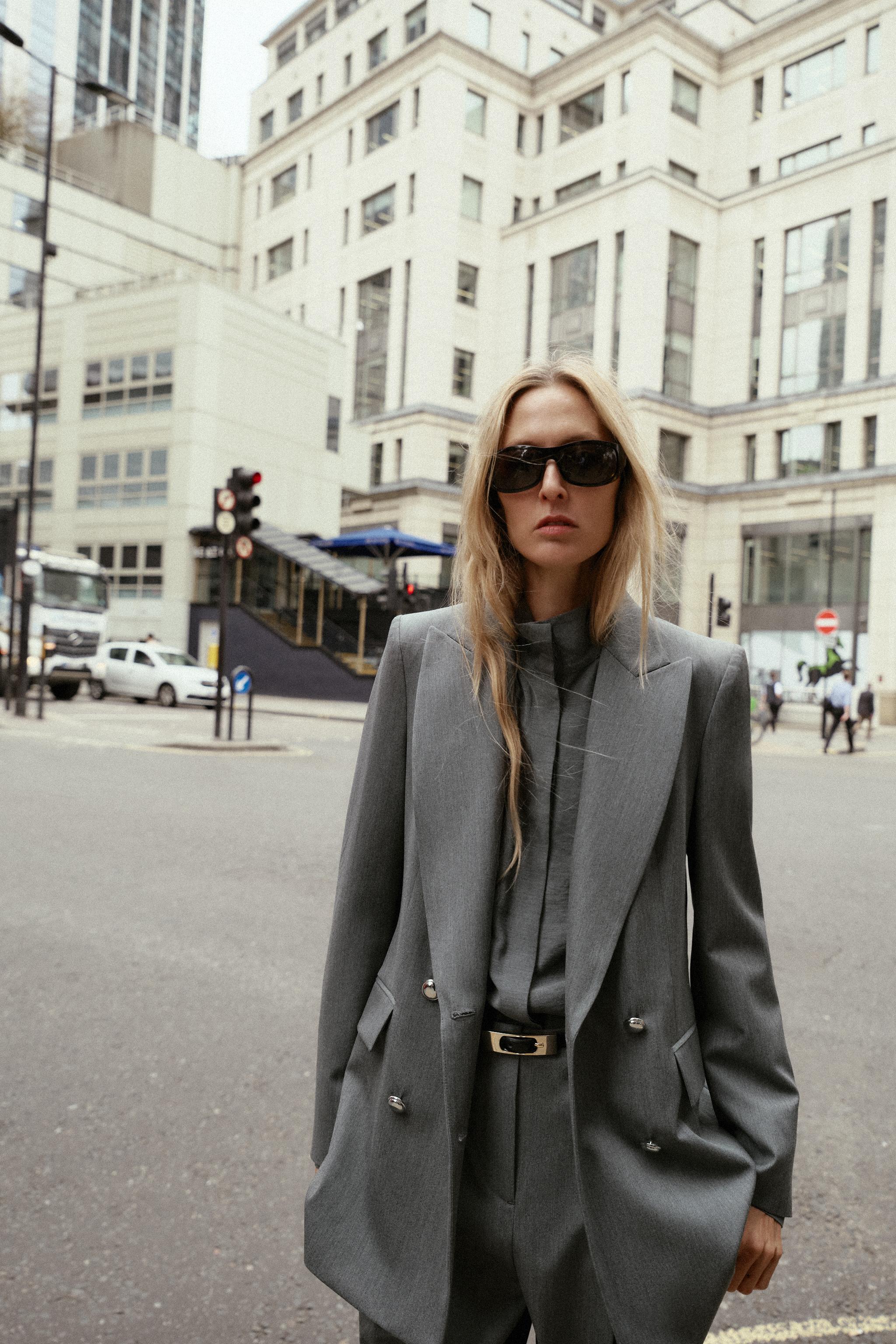 DOUBLE BREASTED BLAZER