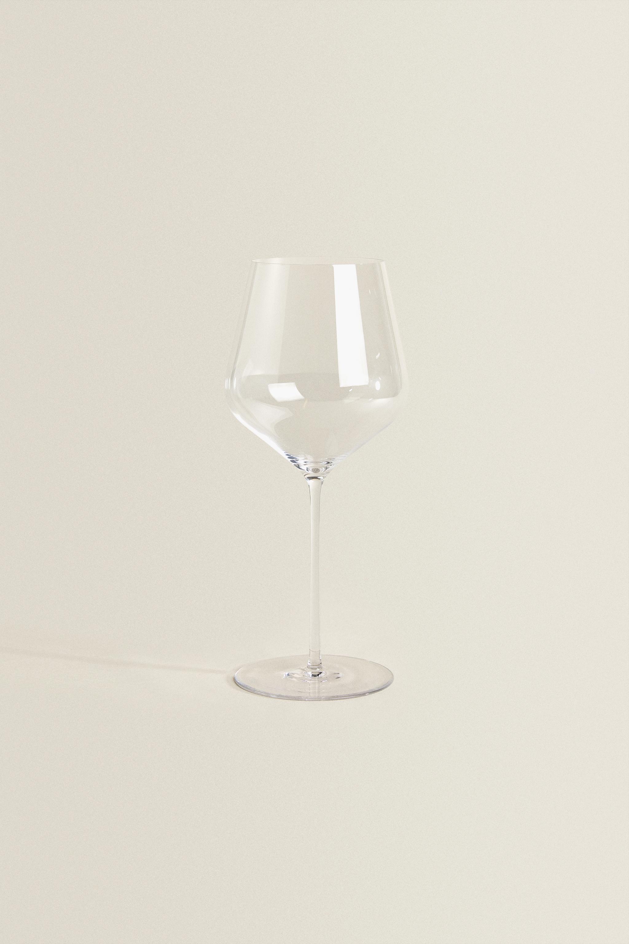BLOWN CRYSTALLINE WINE GLASS