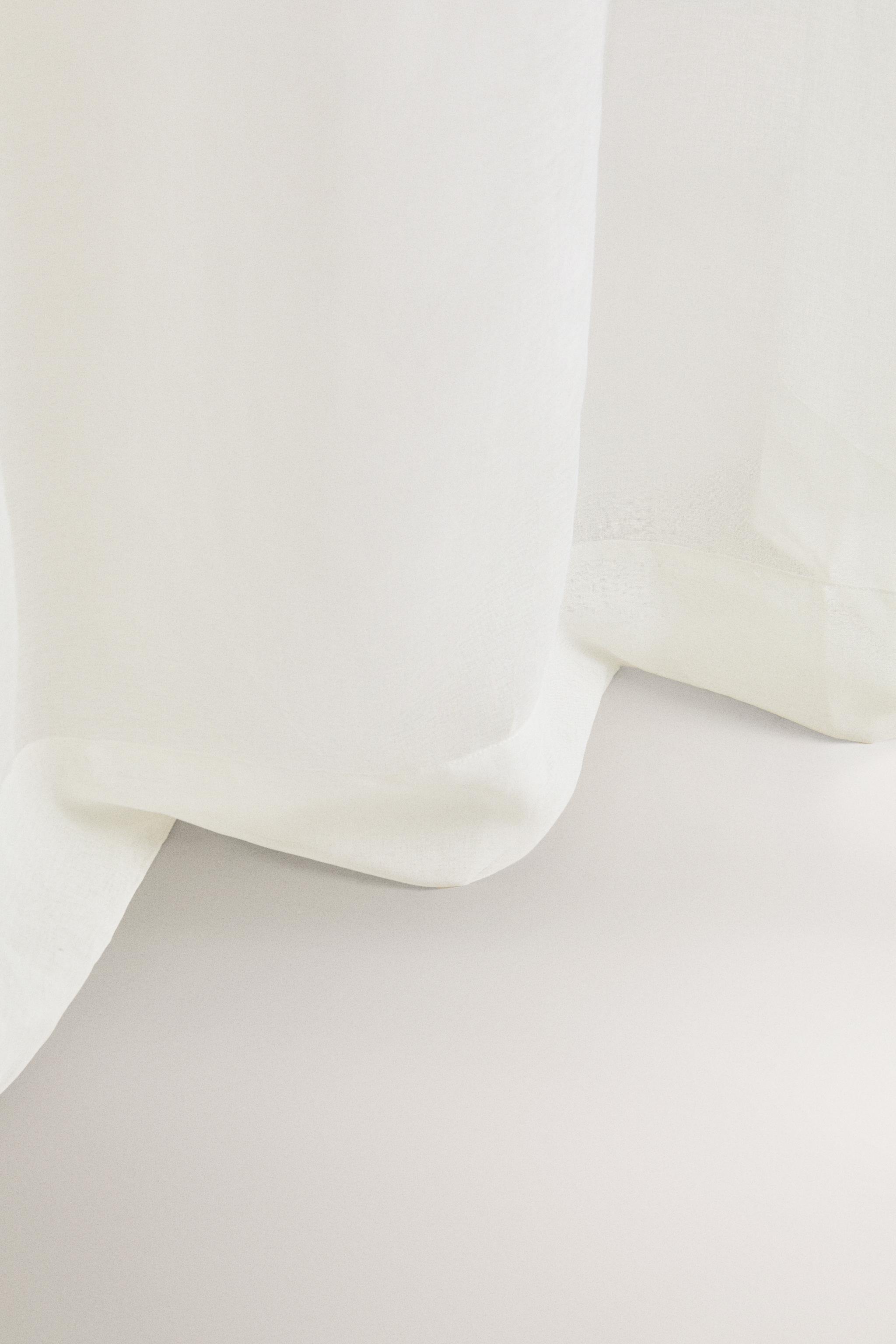 DOUBLE-WIDE LOW OPACITY CURTAIN