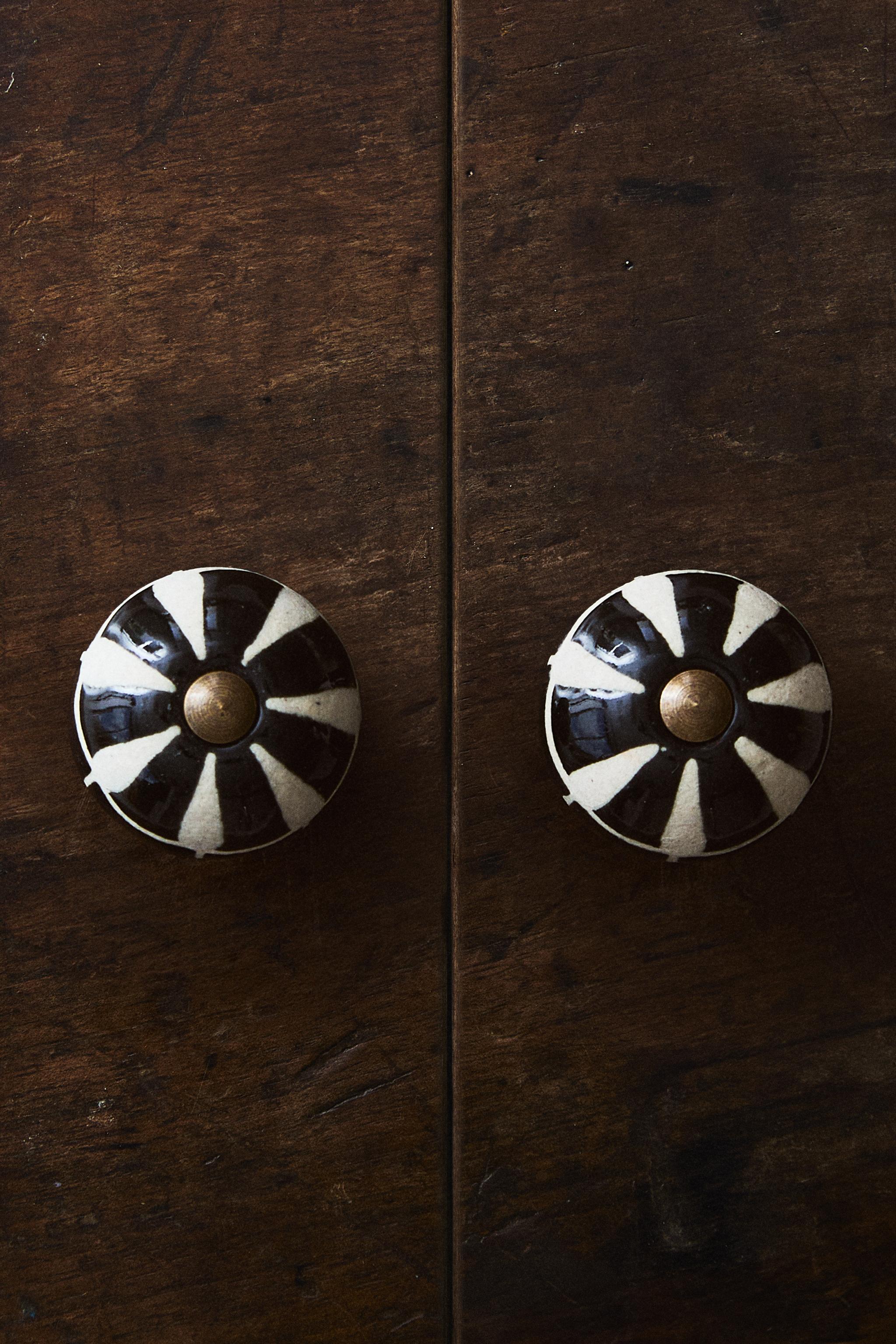SET OF STRIPED CERAMIC KNOBS (SET OF 2)
