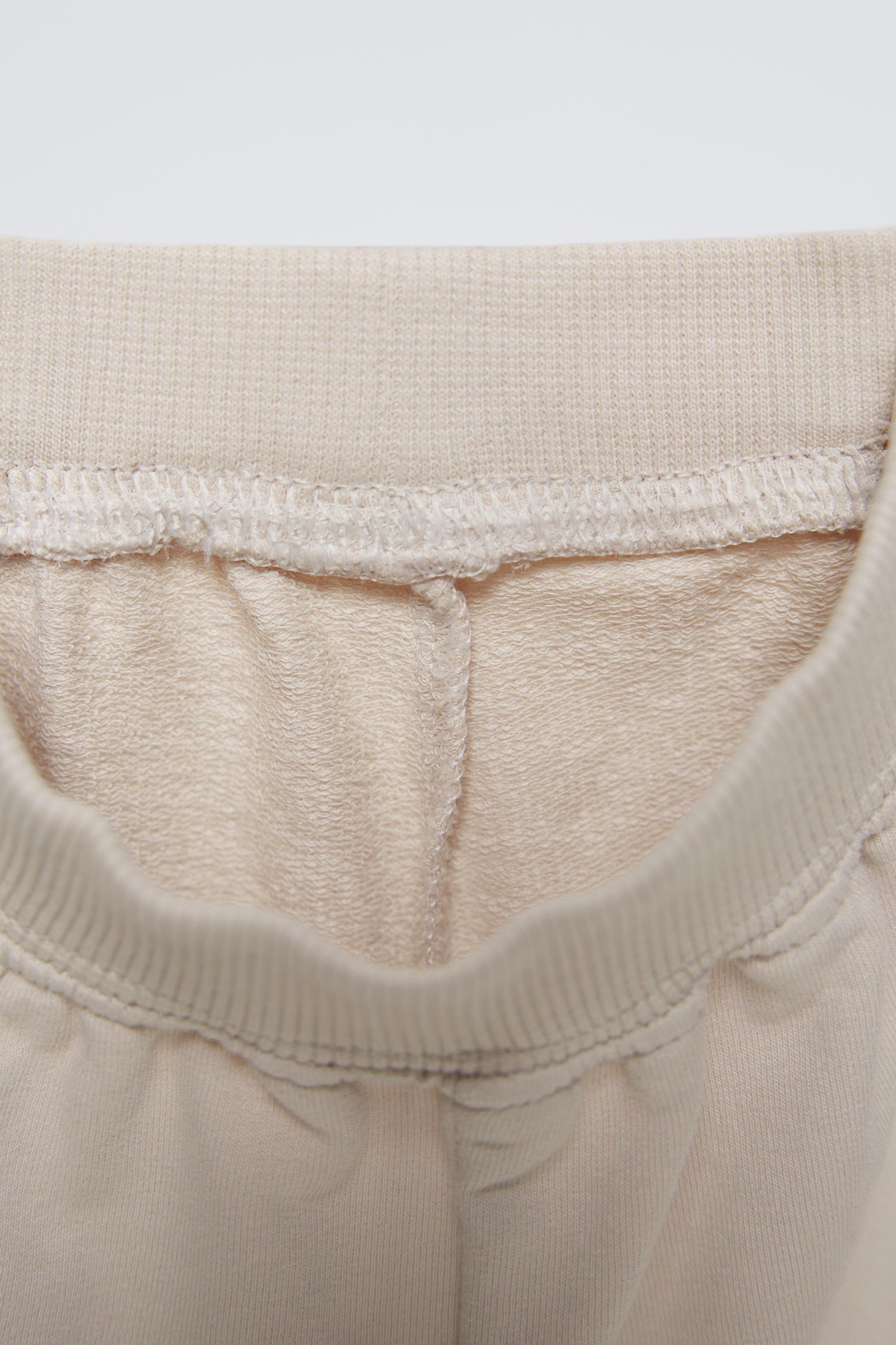 SWEATSHIRT AND JOGGER PANTS SET