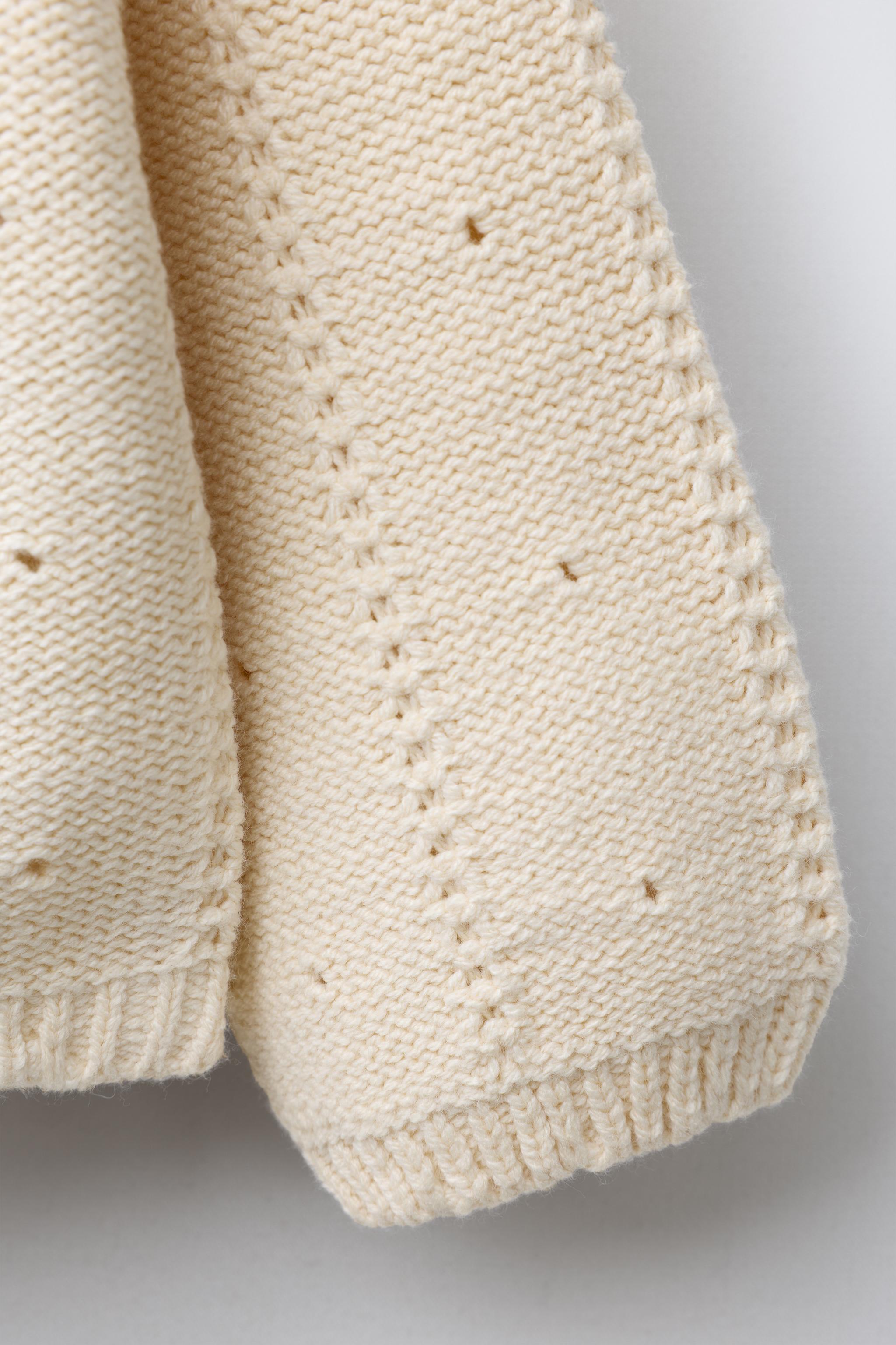 FLORAL EMBROIDERED KNIT SWEATER