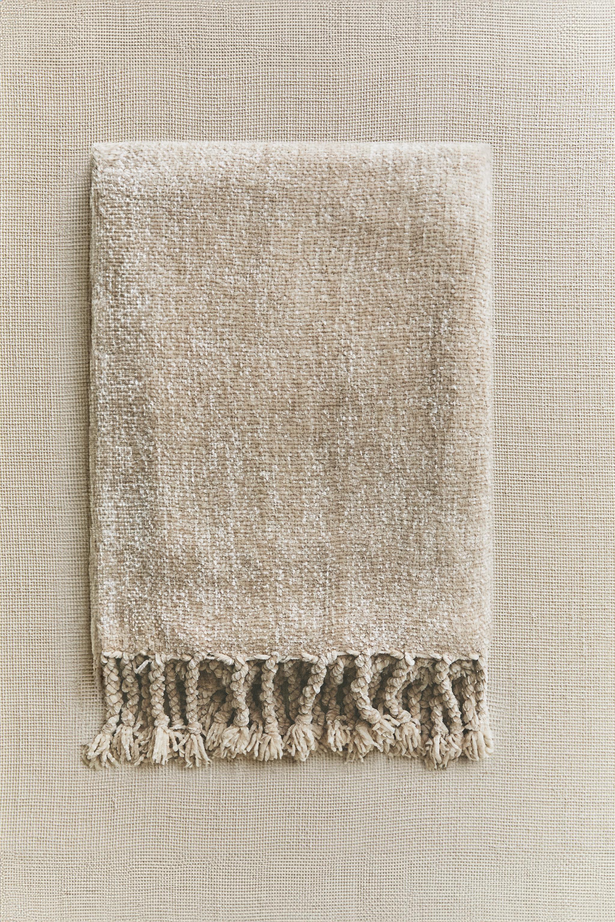 CHUNKY CHENILLE BLANKET