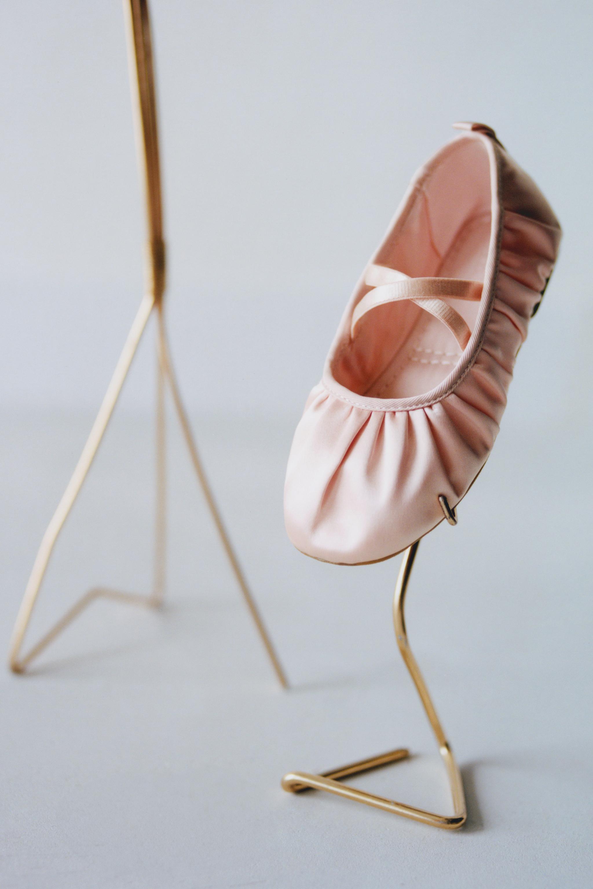 BALLET FLATS WITH DETAIL