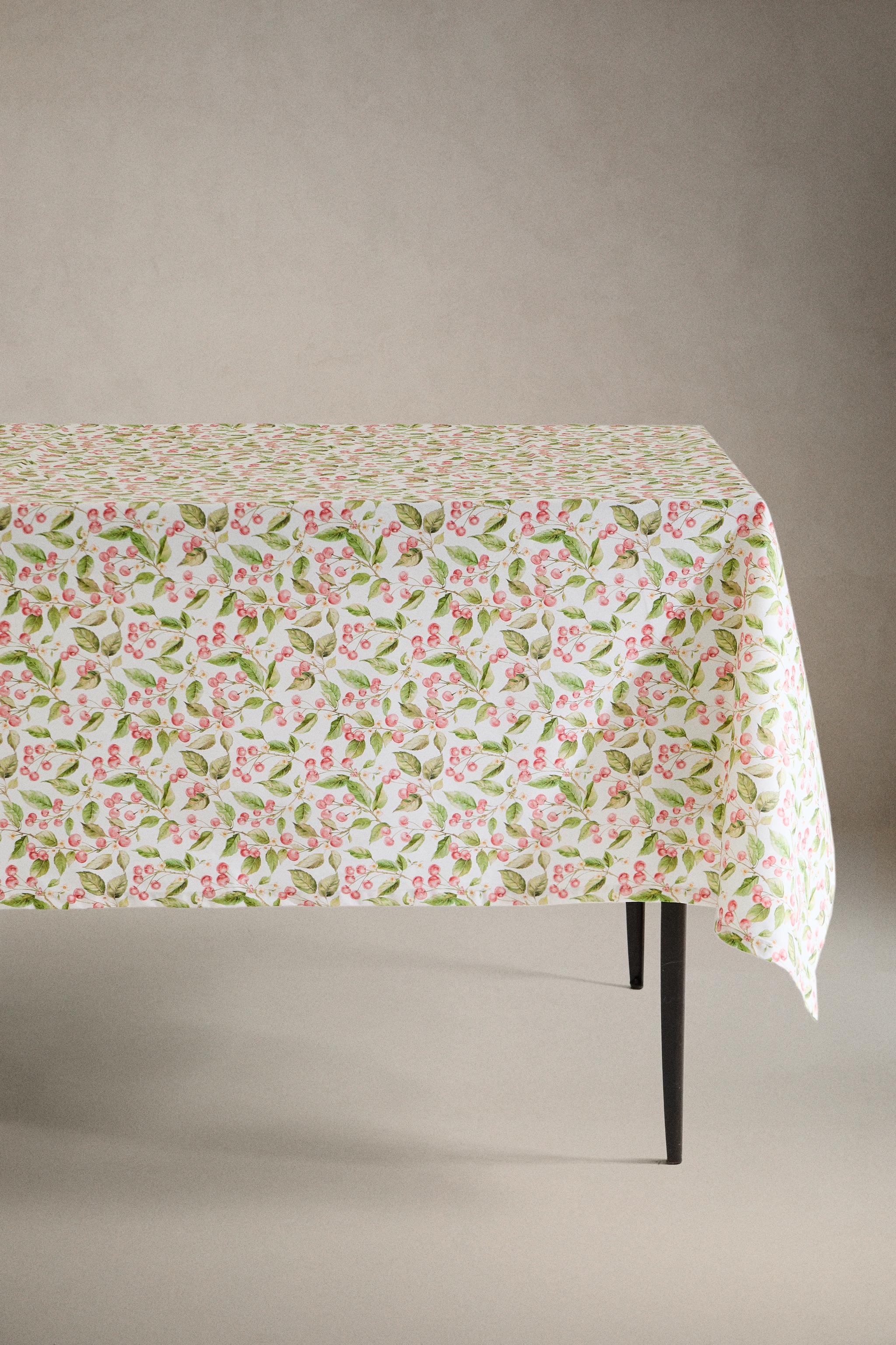RESIN-COATED TABLECLOTH WITH A CHERRY PRINT