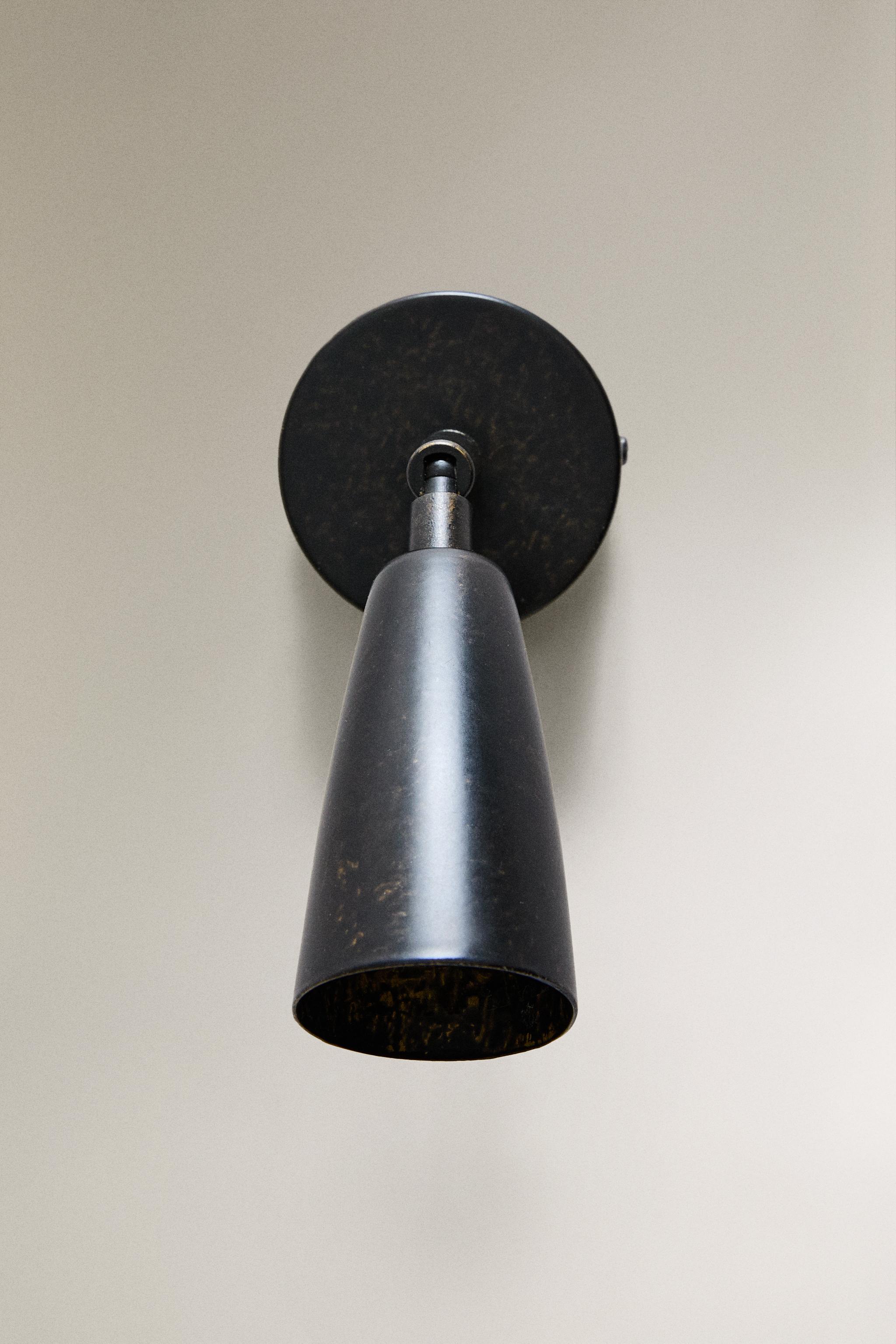 SPOTLIGHT | METAL WALL SCONCE