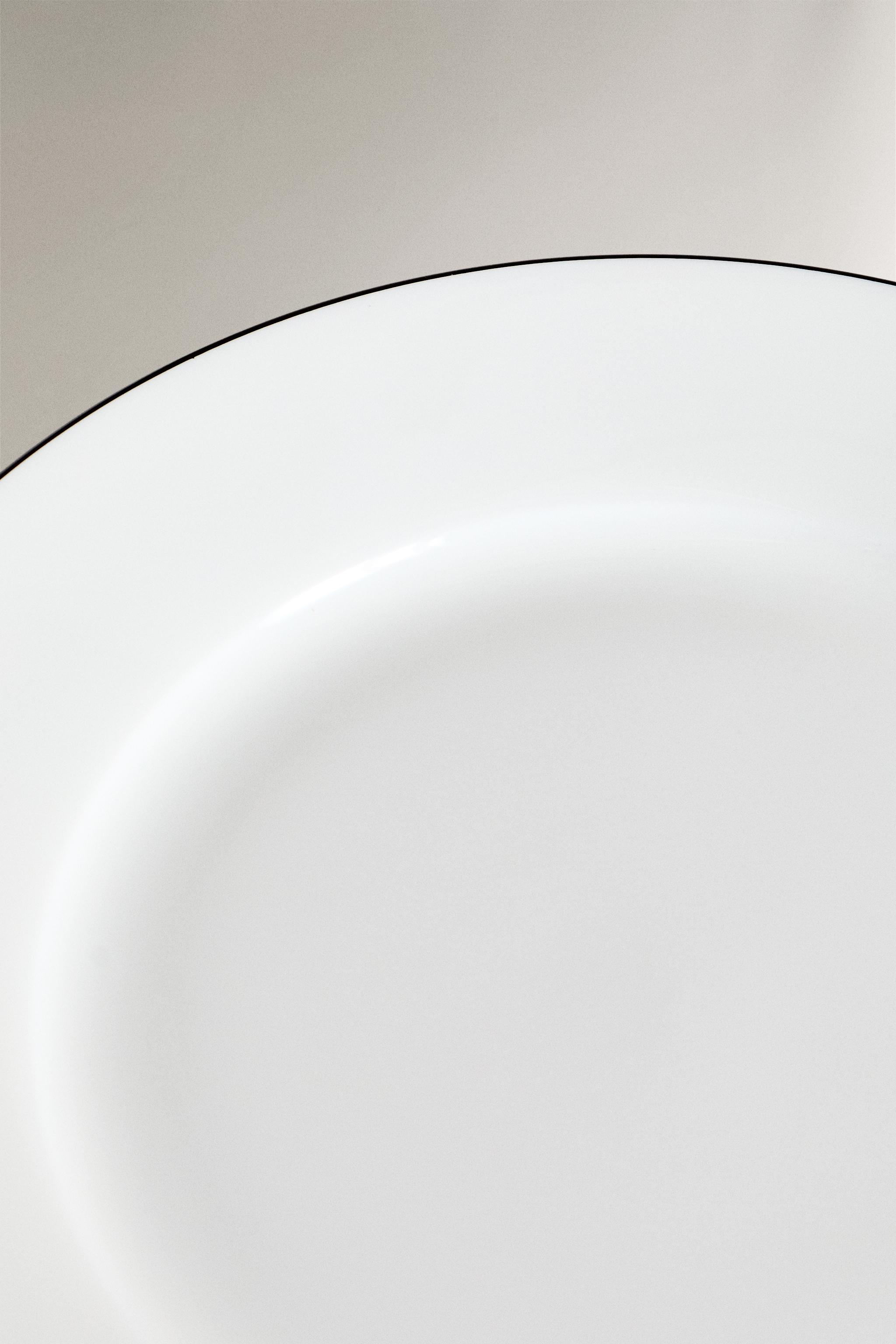 BONE CHINA DESSERT PLATE WITH BLACK RIM
