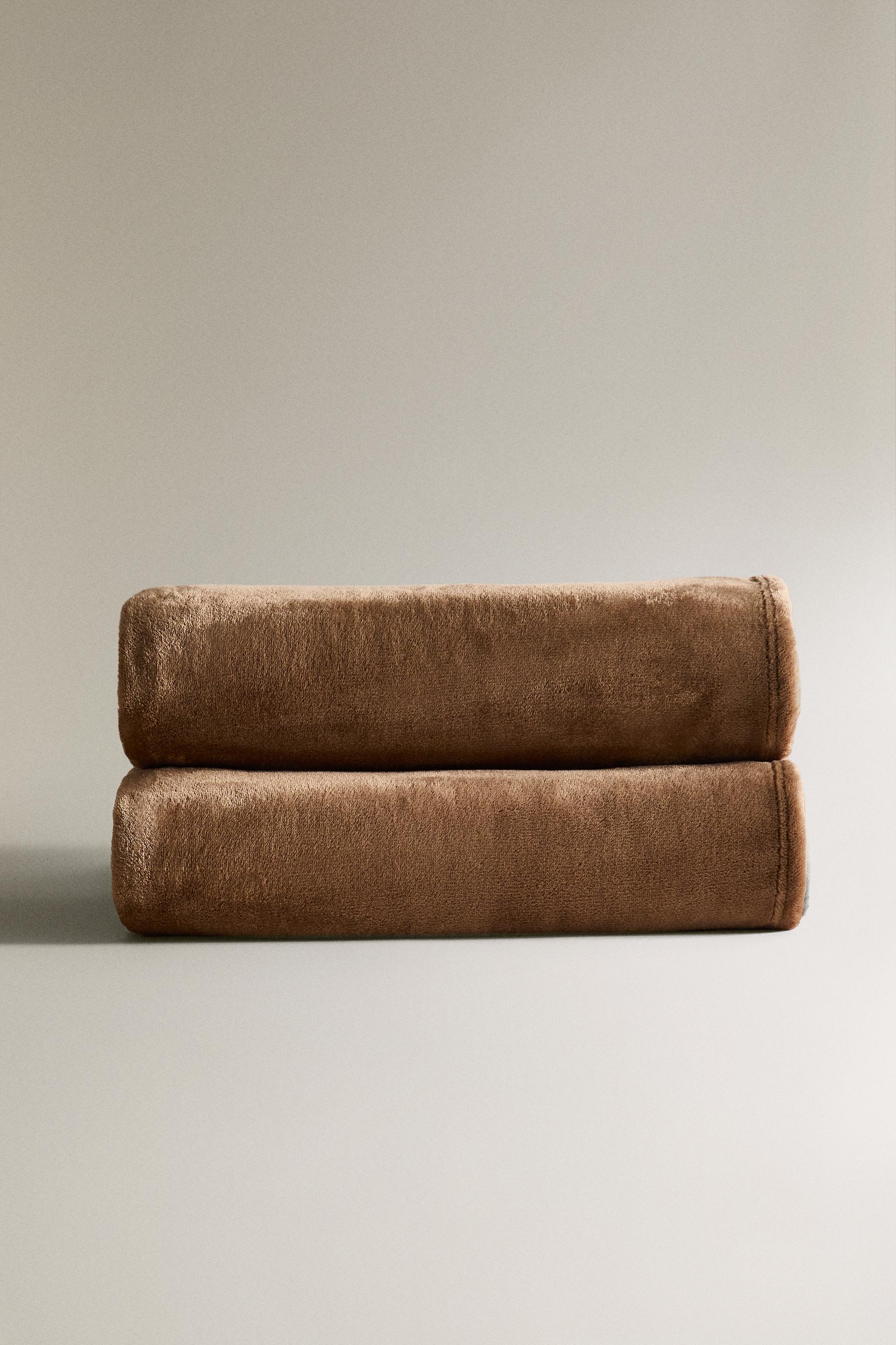 FLEECE BLANKET WITH FRINGING