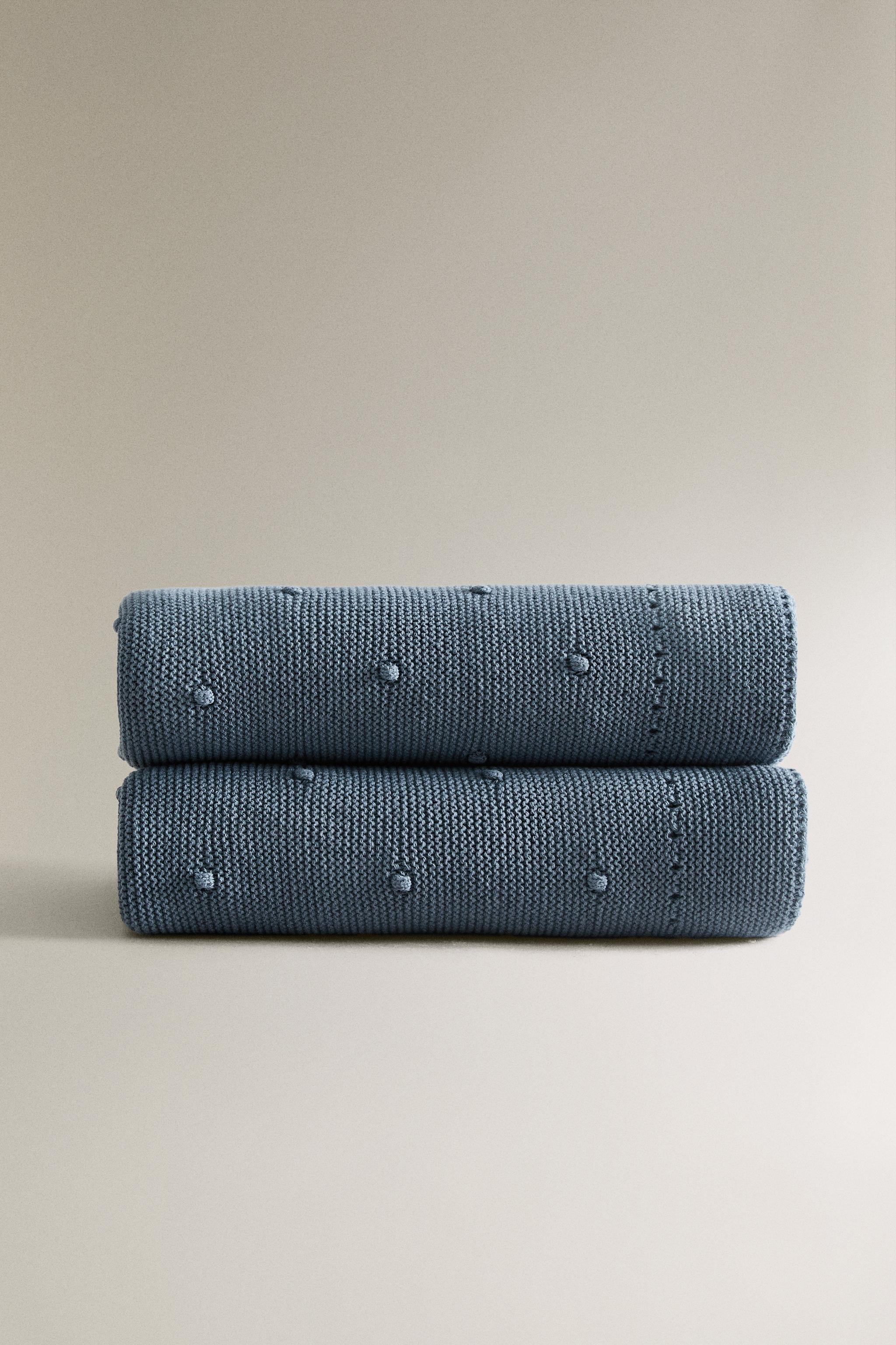 CHILDREN’S KNIT BLANKET