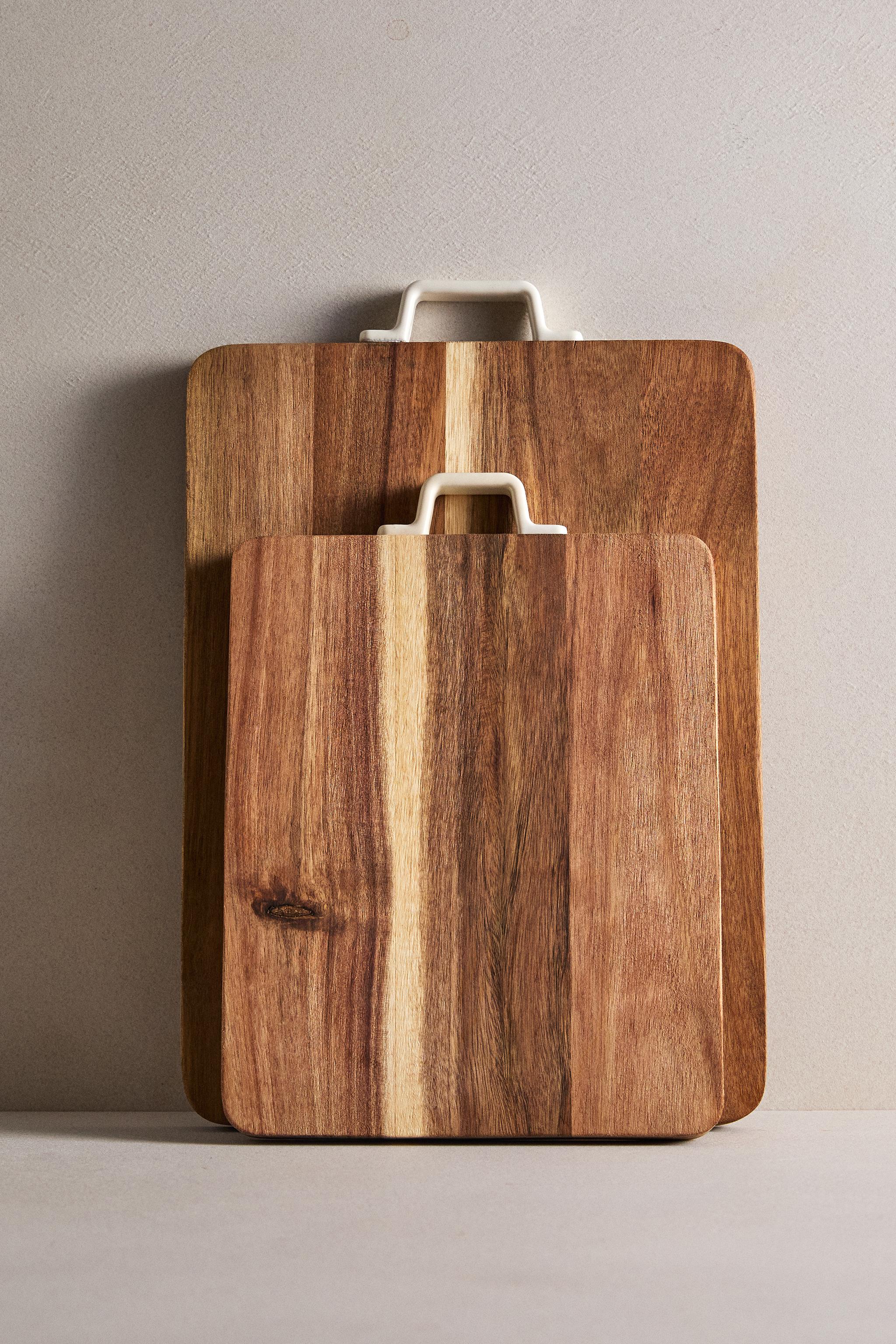 WOODEN KITCHEN CUTTING BOARD