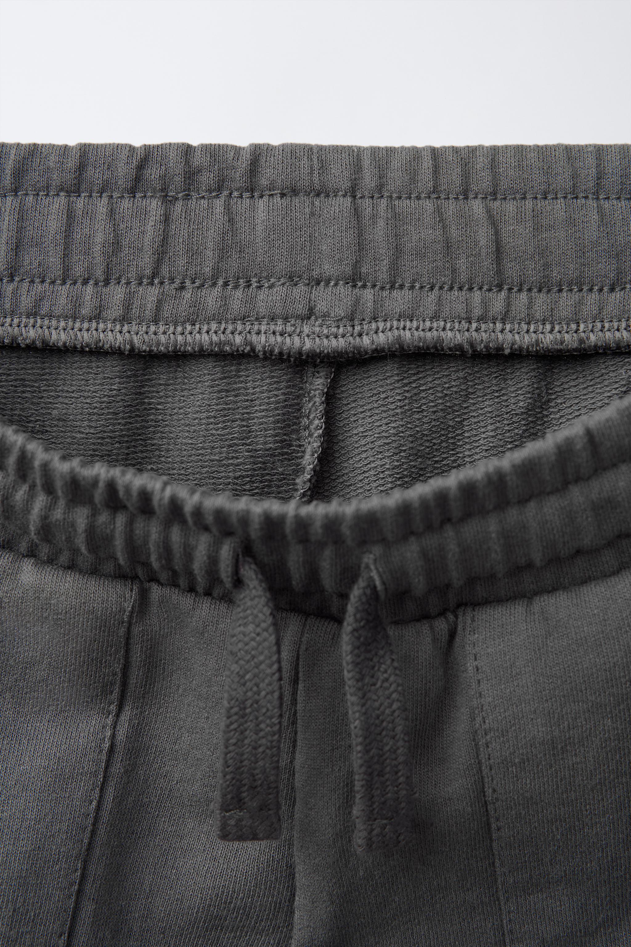 GRAFFITI TEXT STRAIGHT SHORTS