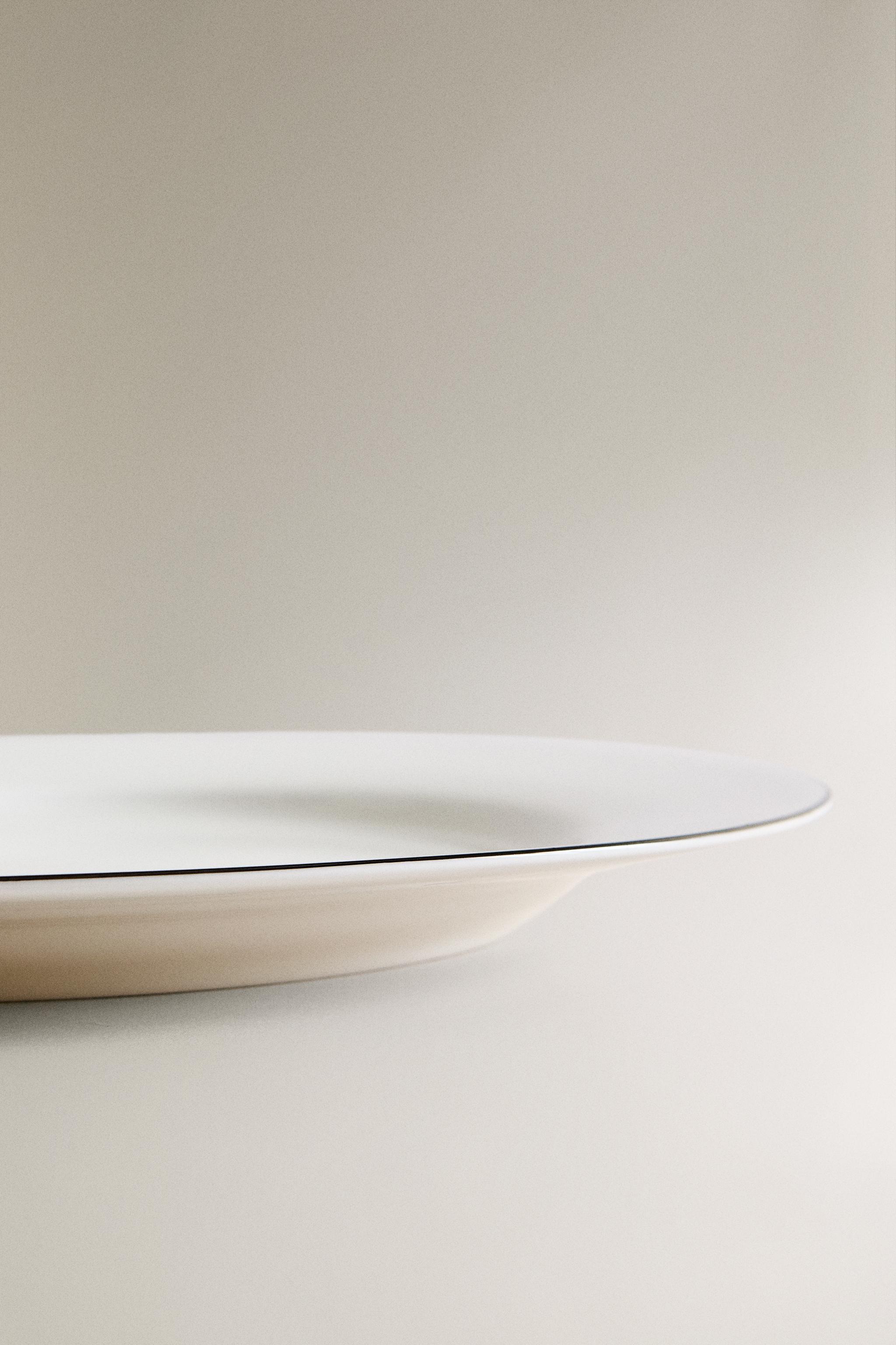 BONE CHINA DINNER PLATE WITH BLACK RIM