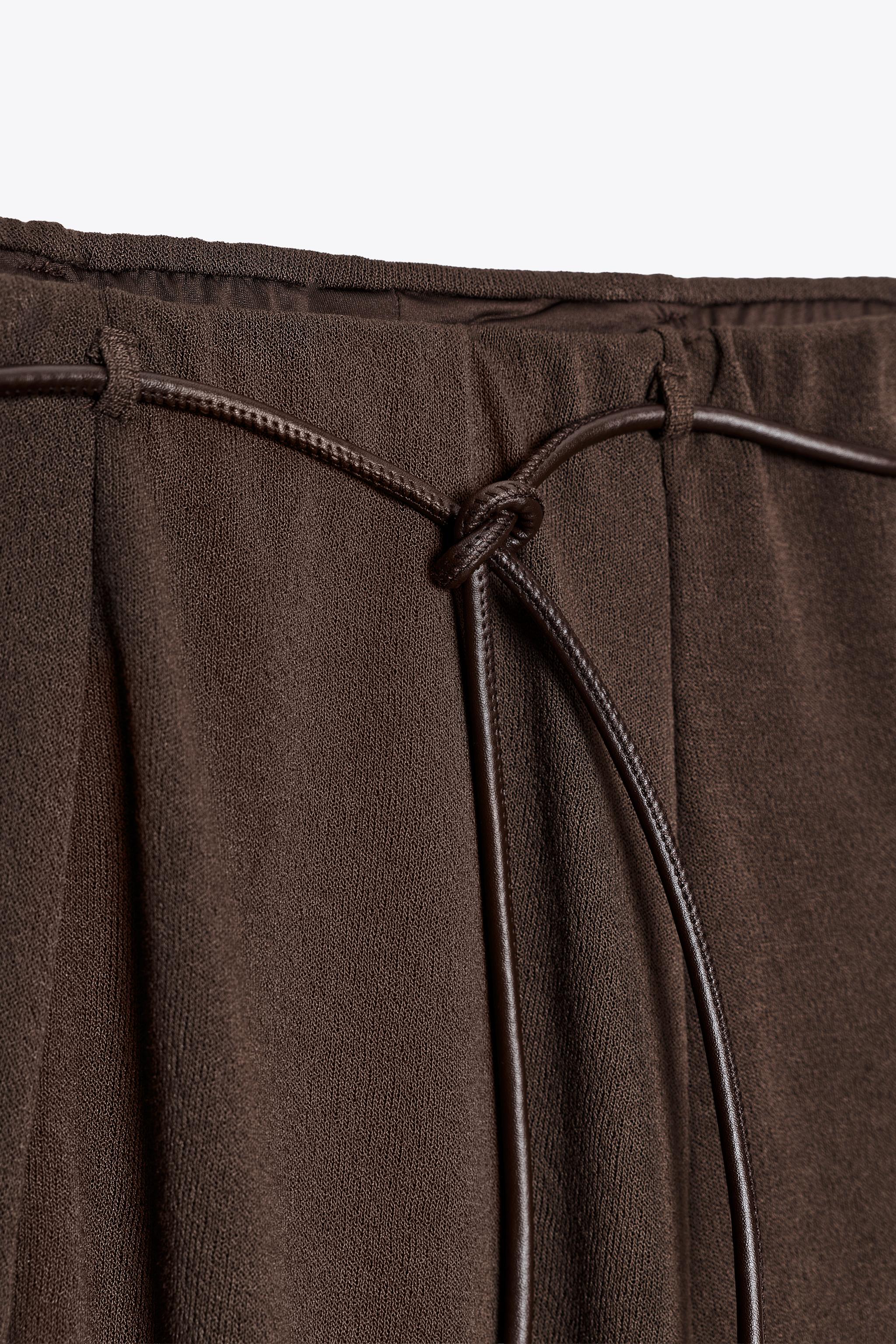 CUT-OUT KNIT SKIRT WITH BELT