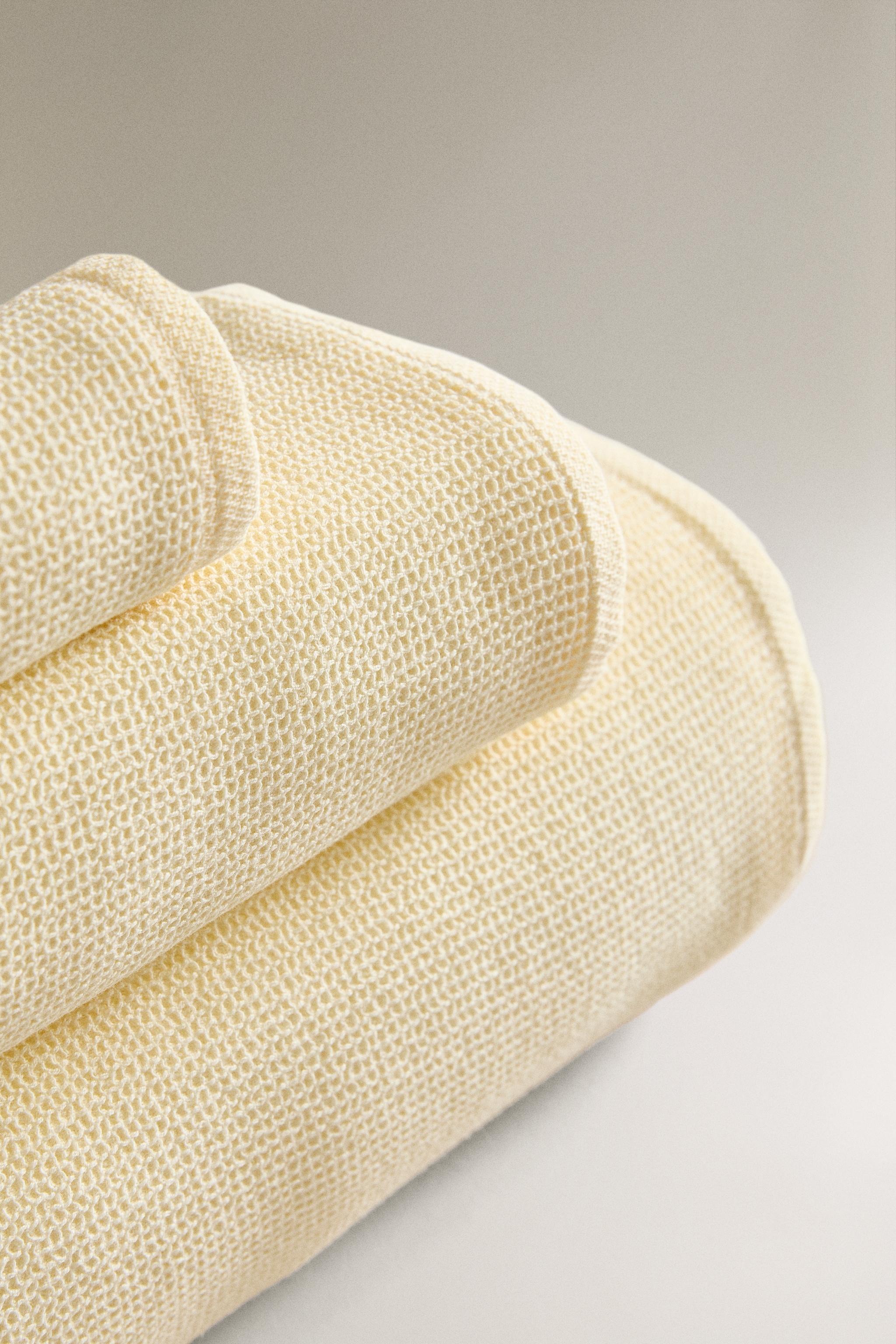 WAFFLE-KNIT BATH TOWEL