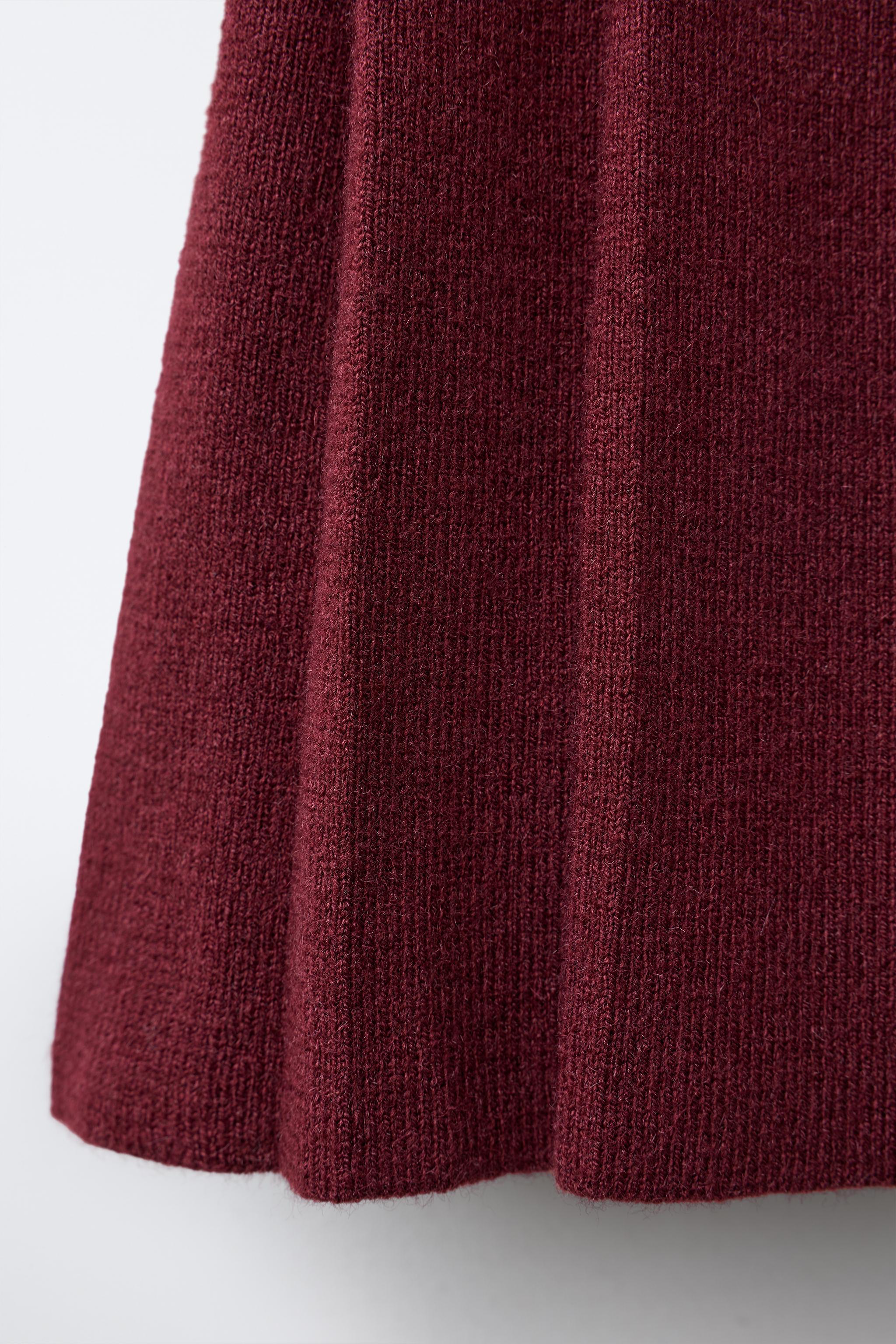 BOX PLEAT KNIT SKIRT