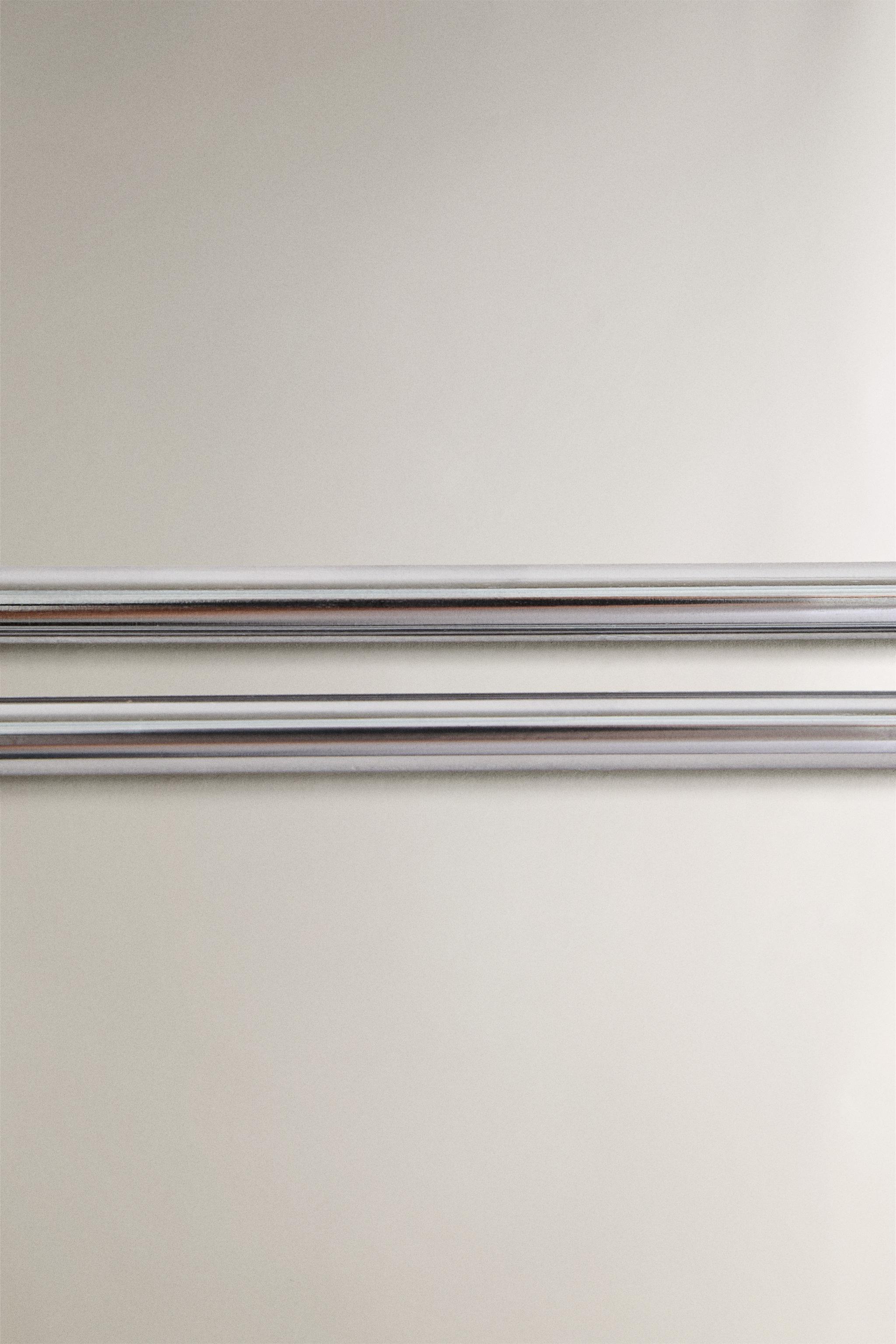 SILVER METAL TOWEL RACK