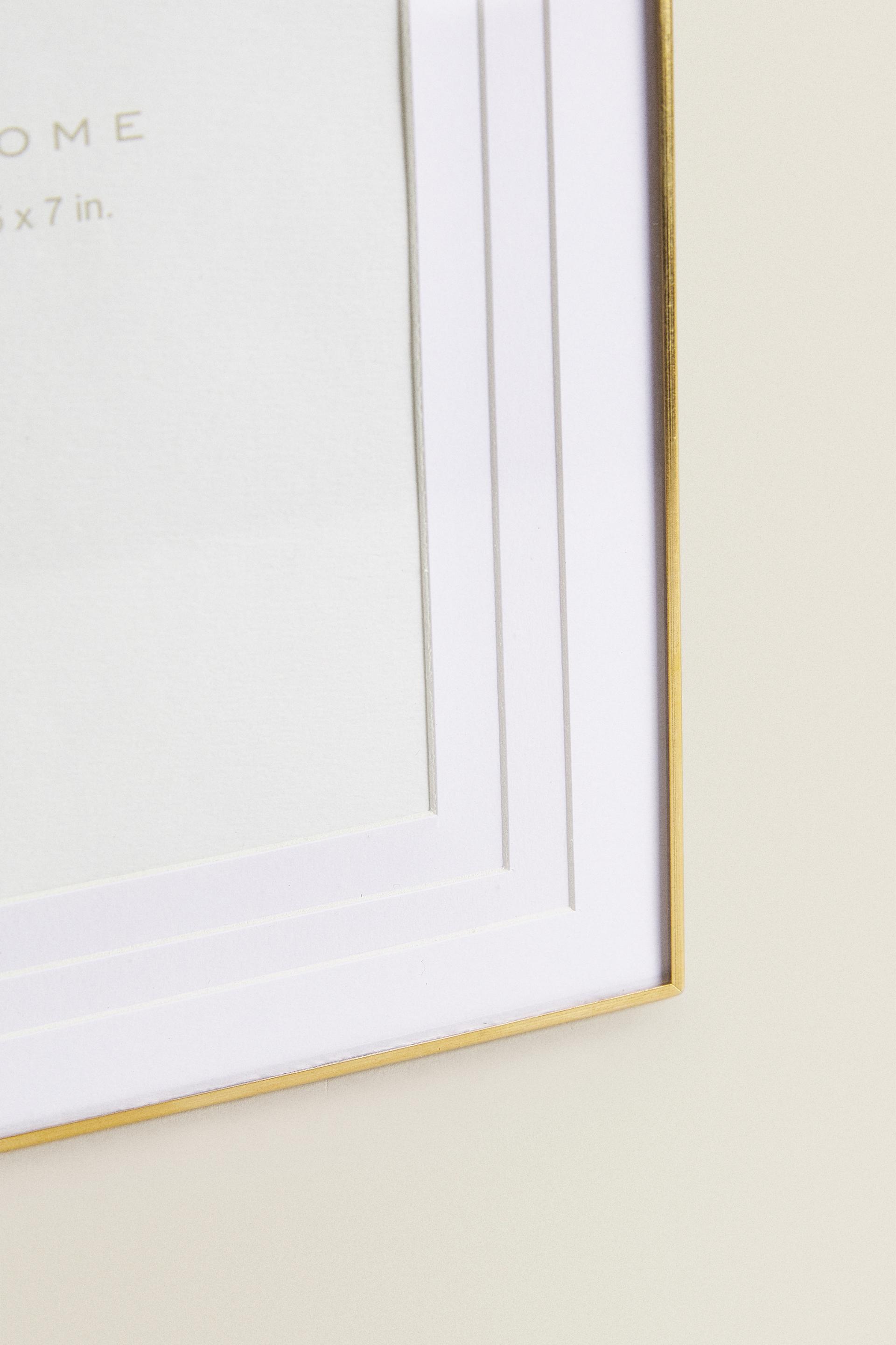 THIN METAL PICTURE FRAME