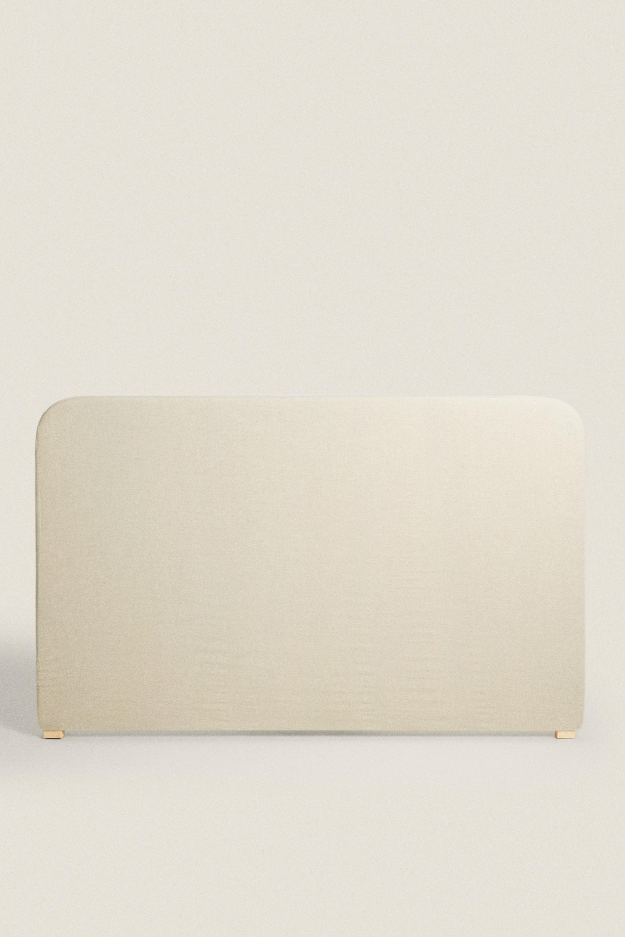 ROUNDED HEADBOARD WITH LINEN COVER