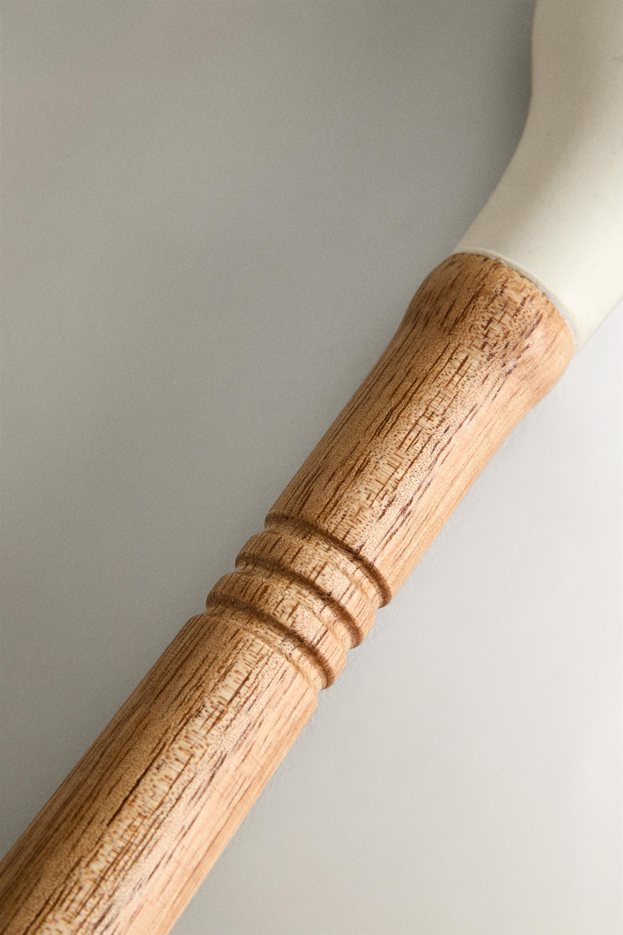 SILICONE AND WOODEN BRUSH