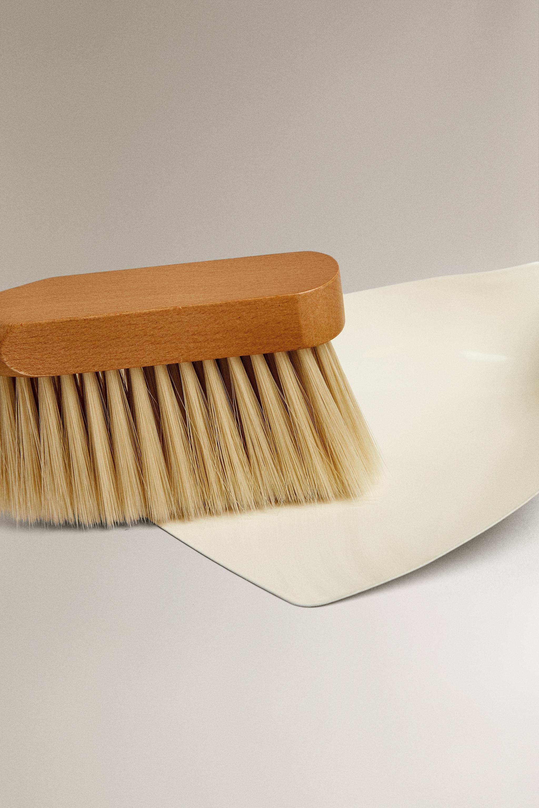 DUSTPAN AND BRUSH SET