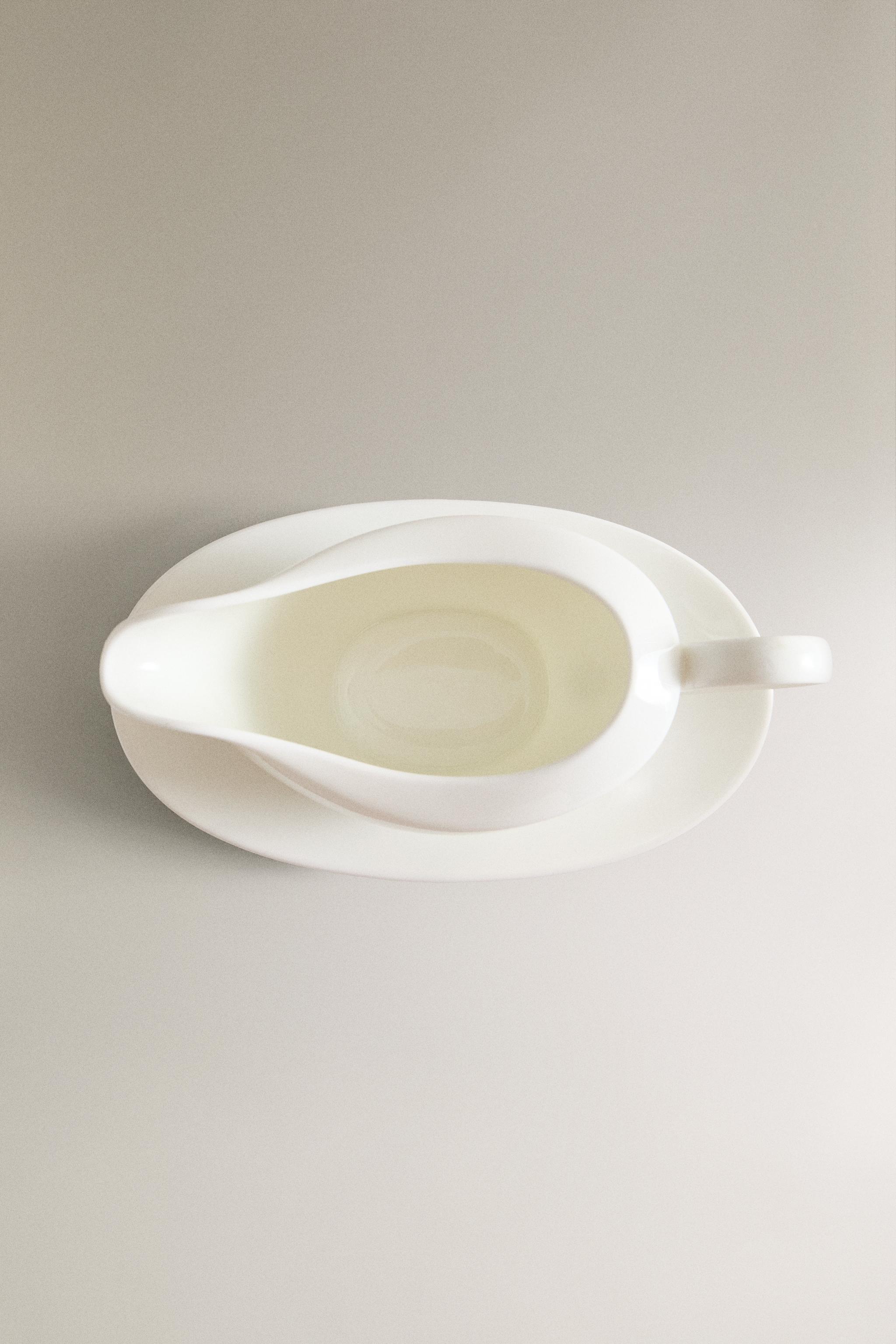 BONE CHINA GRAVY BOAT