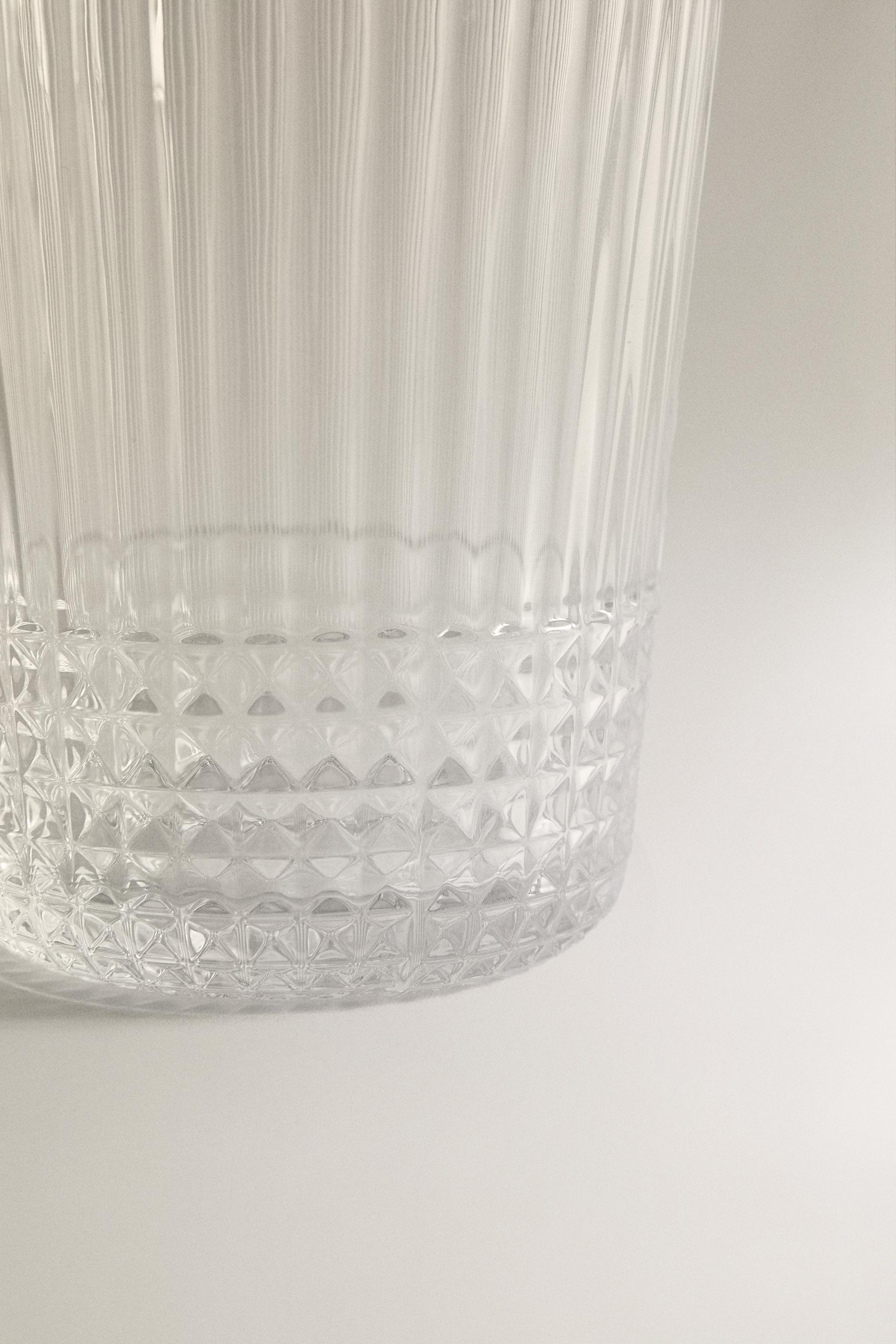 GLASS TUMBLER WITH RAISED GEOMETRIC DESIGN