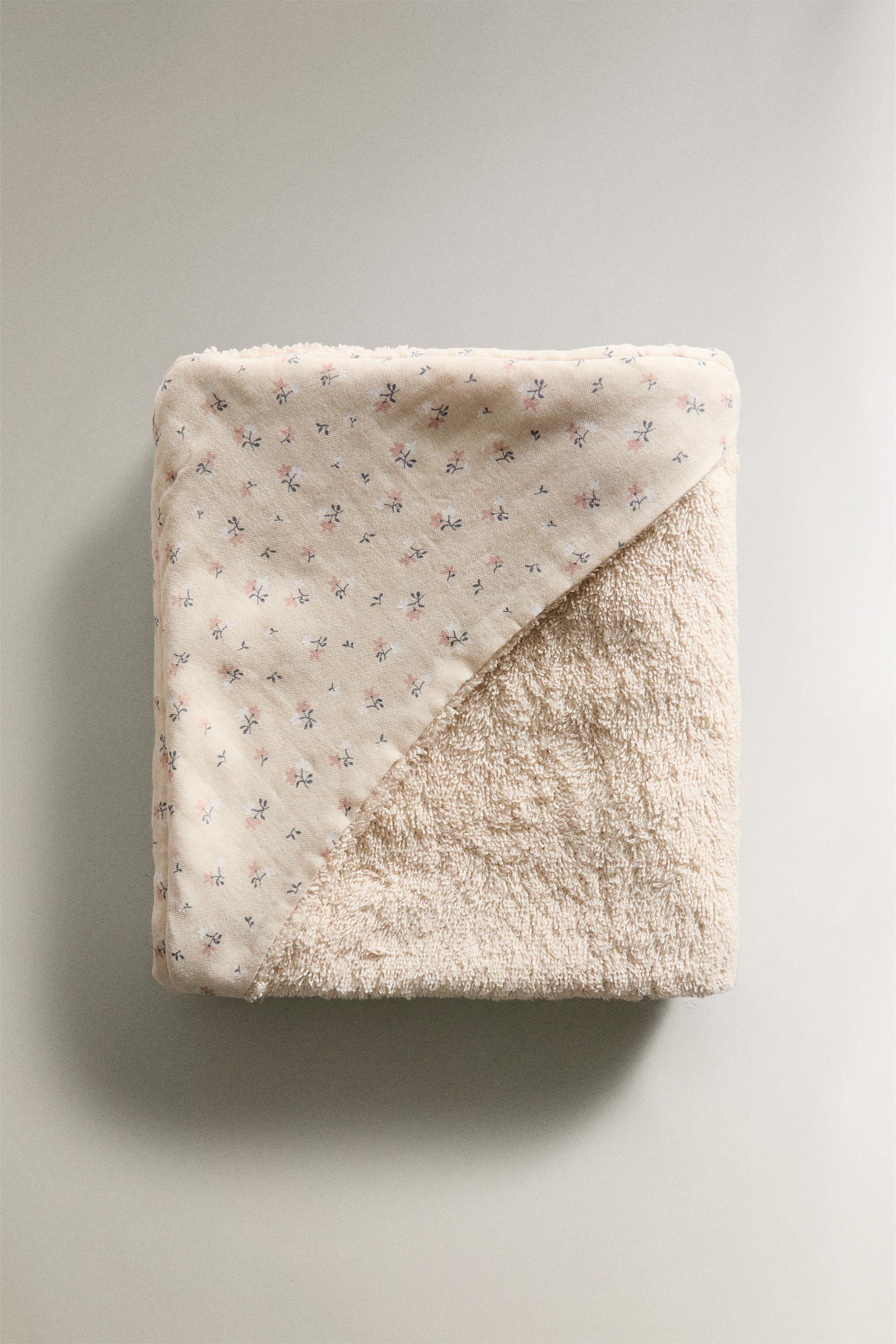 HOODED BABY BATH TOWEL WITH TULIPS