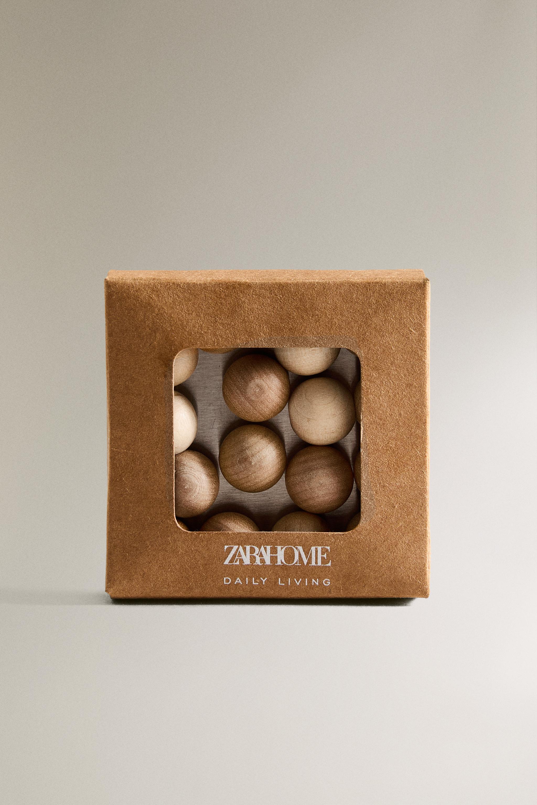 WOODEN MAGNETS (SET OF 16)