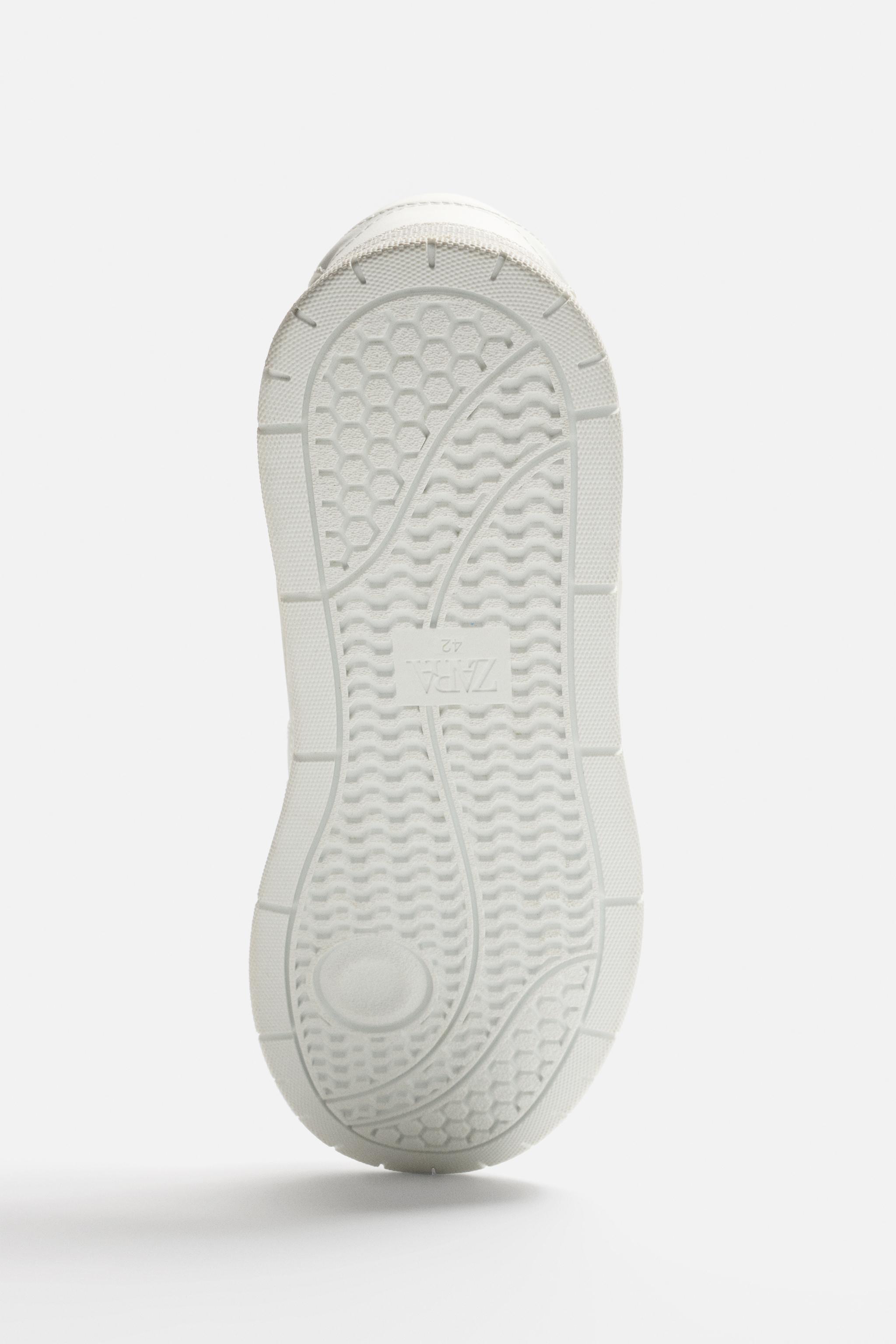 RETRO STYLE SNEAKERS