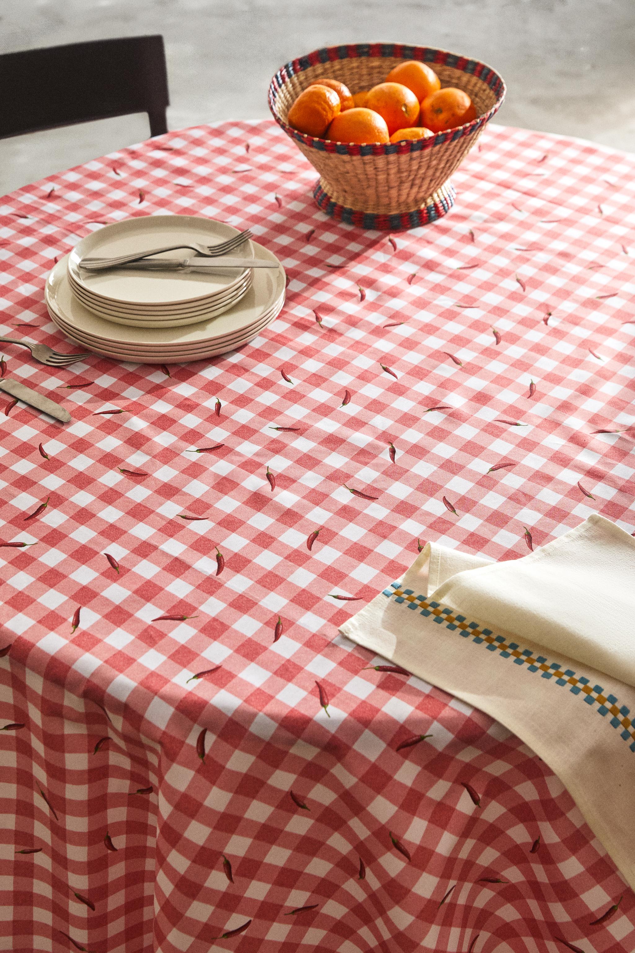 RESIN-COATED COTTON CHILI PEPPER TABLECLOTH