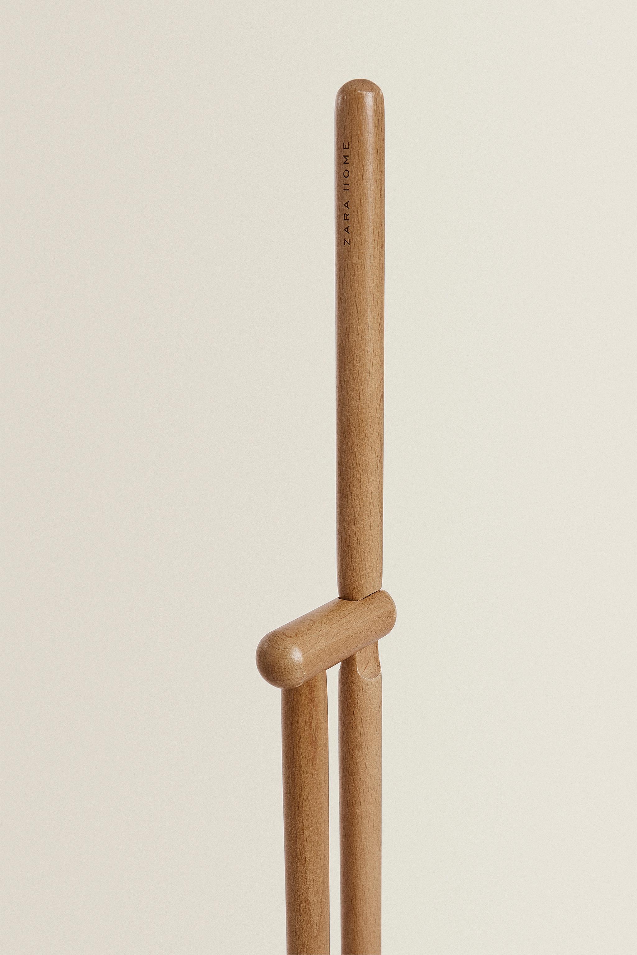 WOODEN DUSTPAN AND BRUSH SET