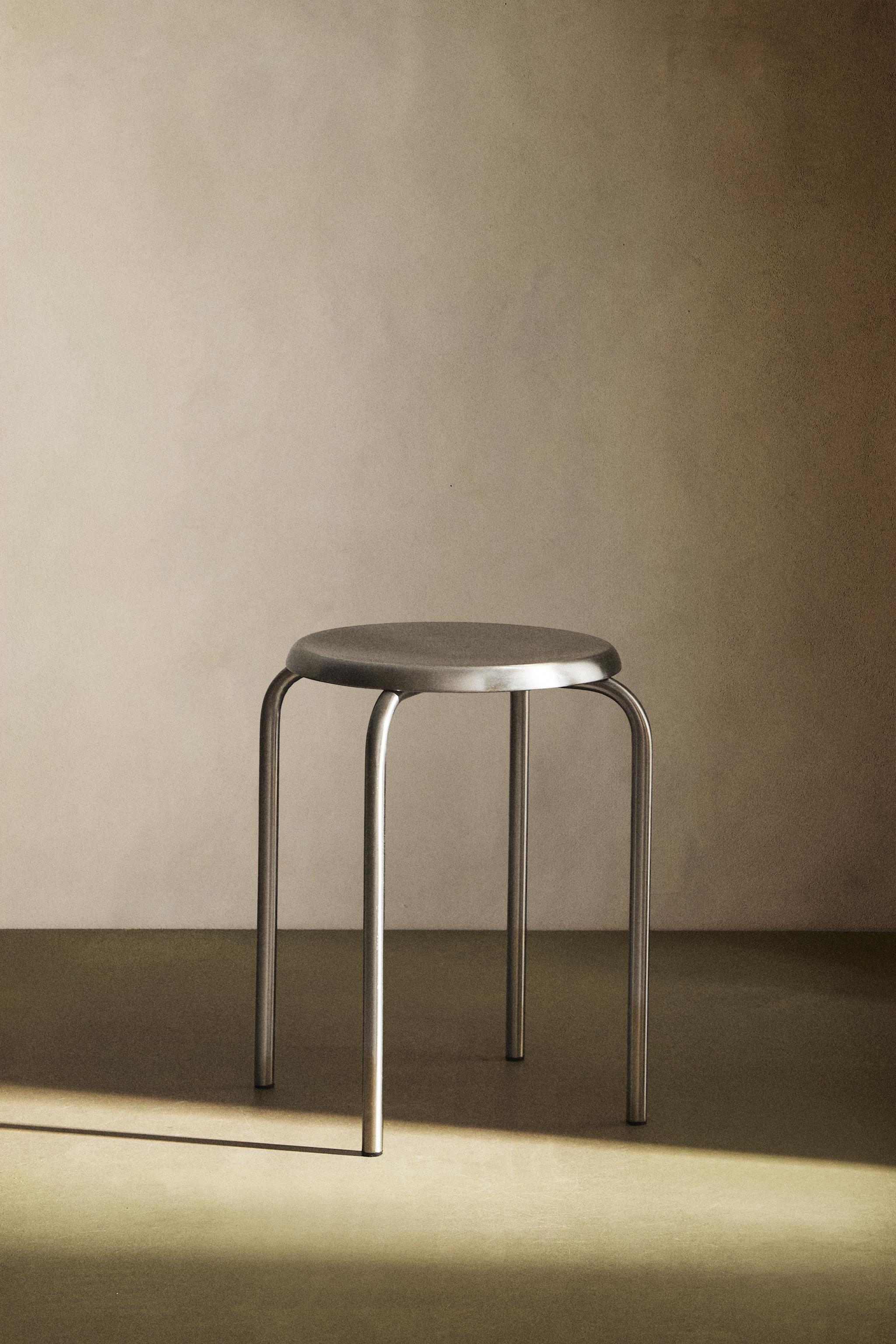 STEEL STOOL