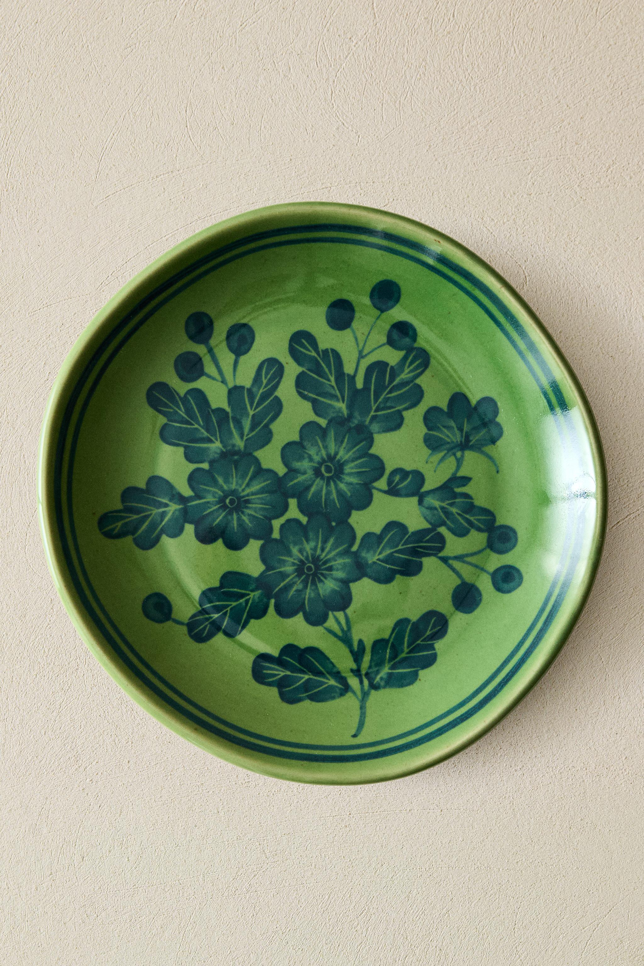 STONEWARE DINNER PLATE WITH FLORAL MOTIFS