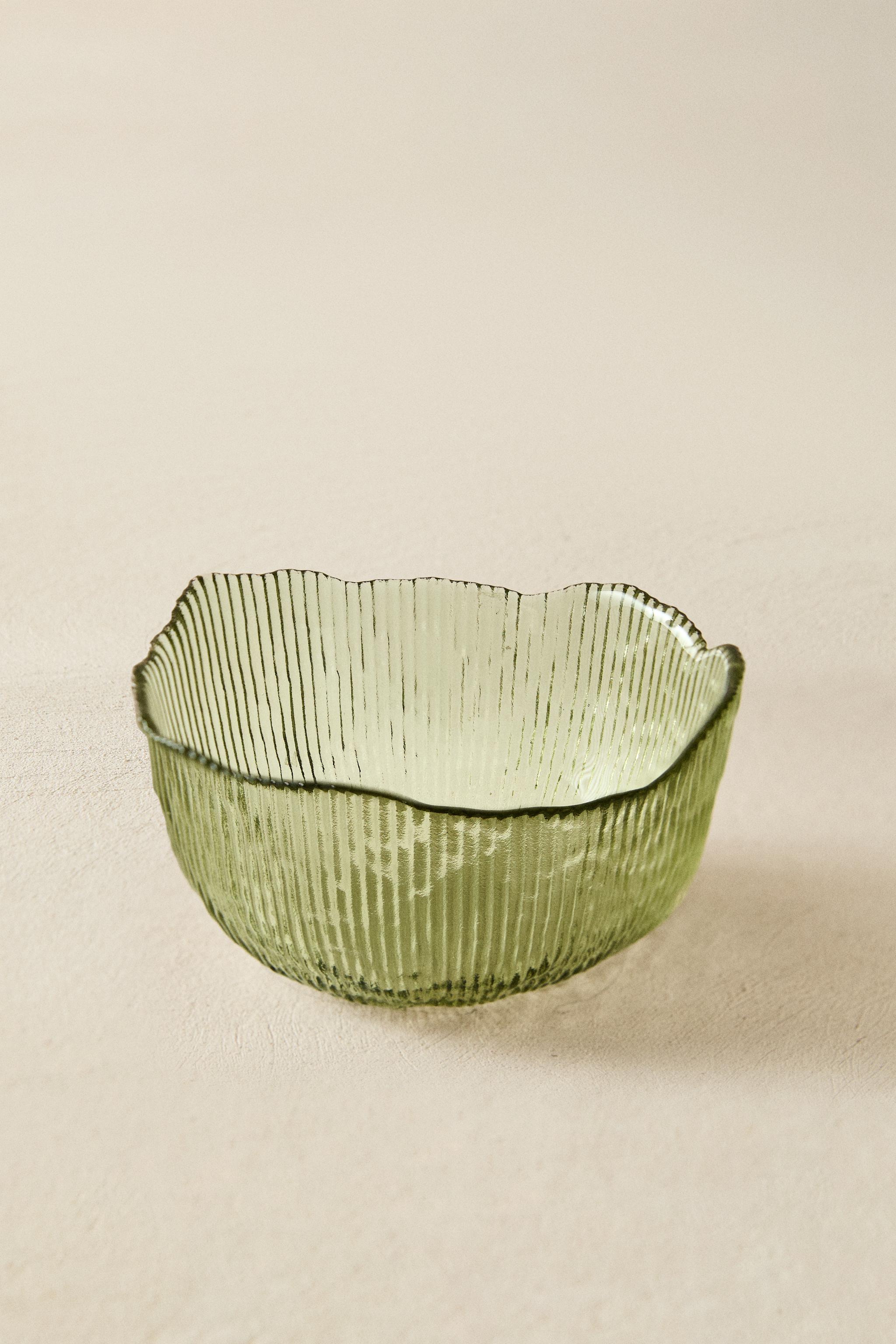 GLASS BOWL WITH RAISED DESIGN