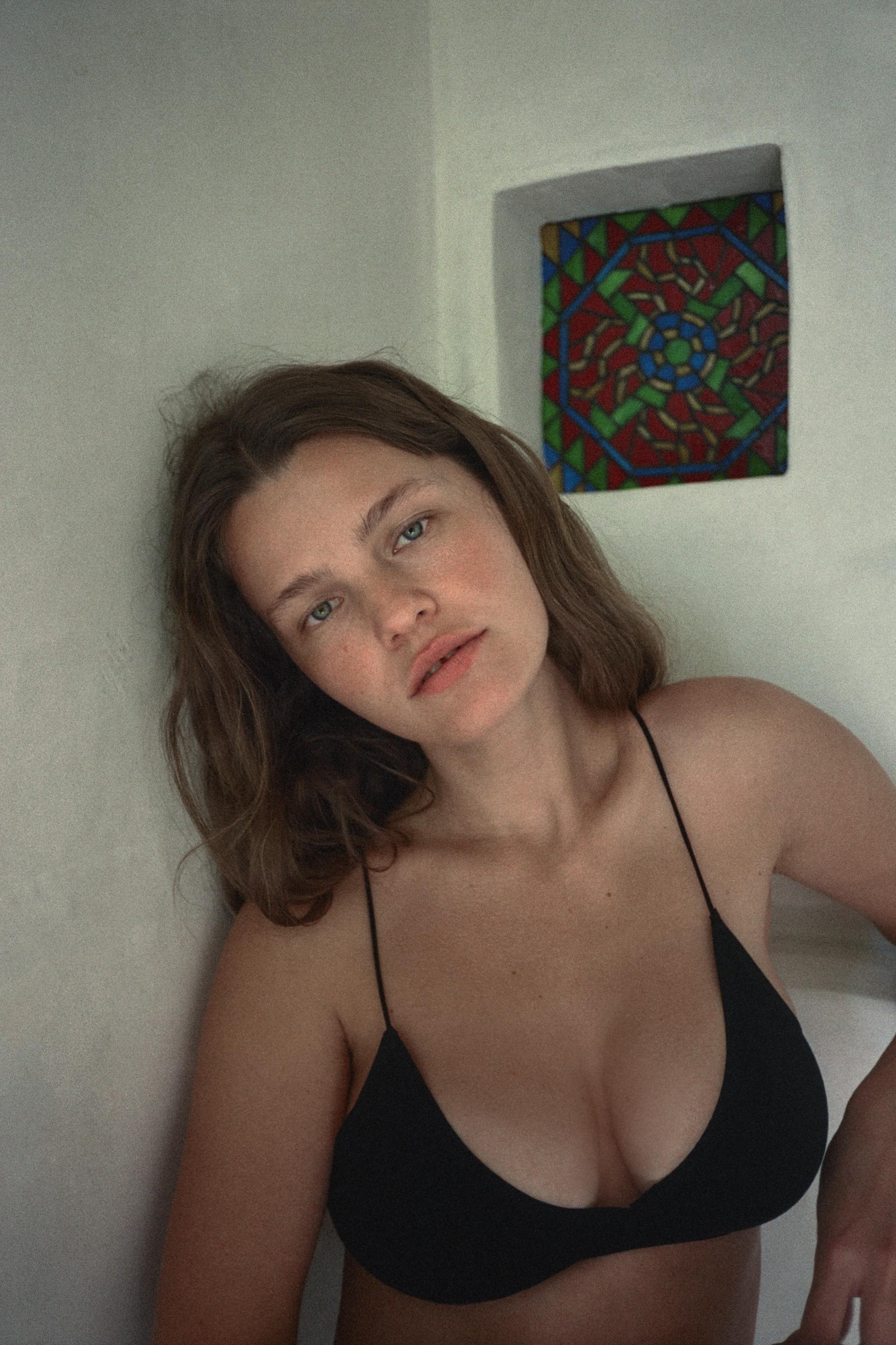 SEAMLESS STRAPPY BRA