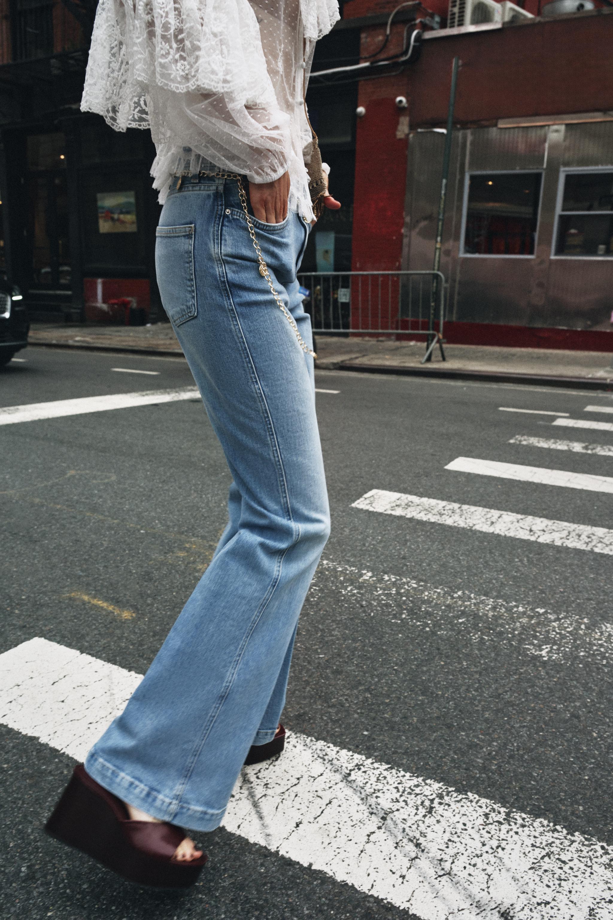 Z1975 HIGH WAIST BOOTCUT JEANS WITH CHAIN BELT