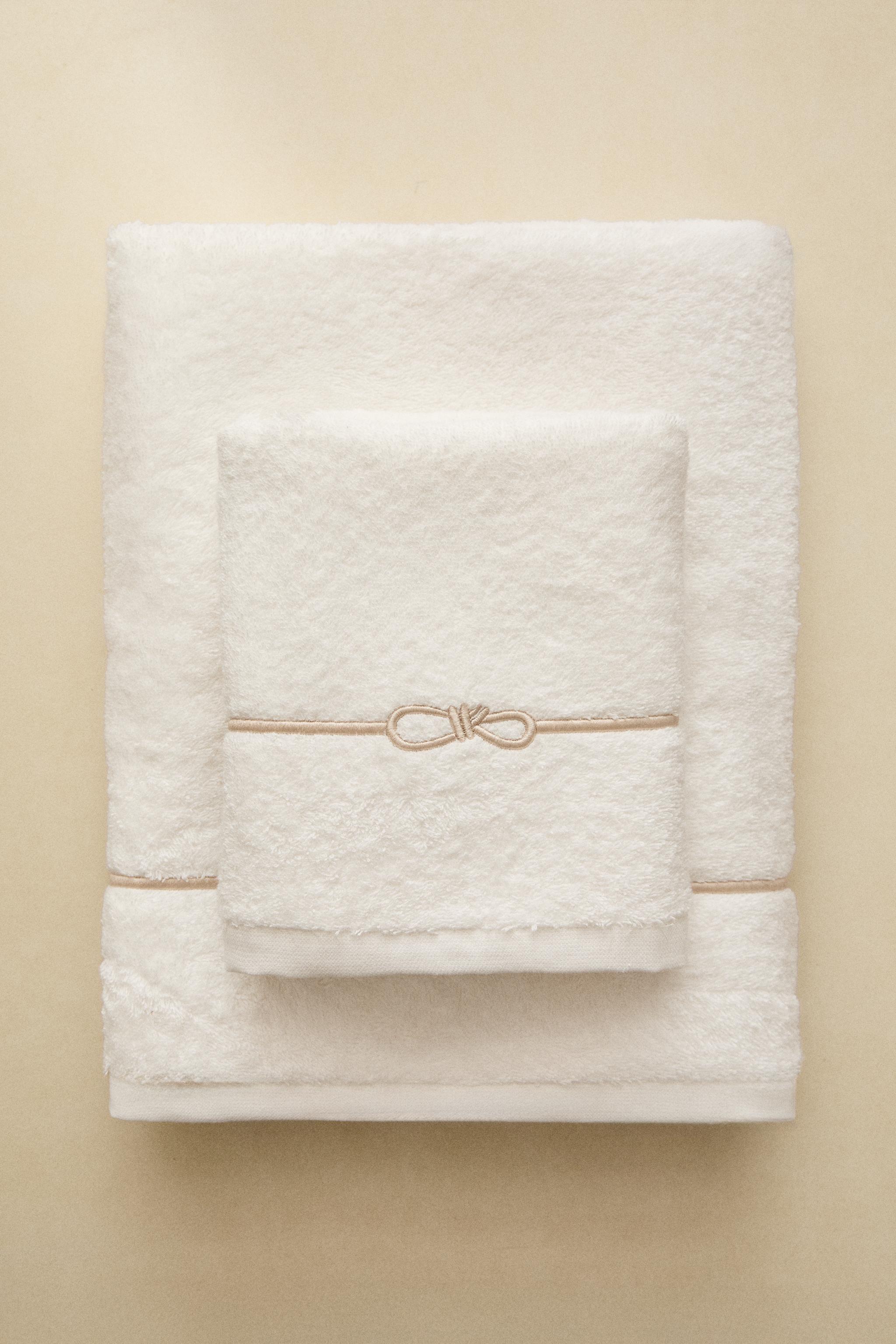 EMBROIDERED BOW BATH TOWEL