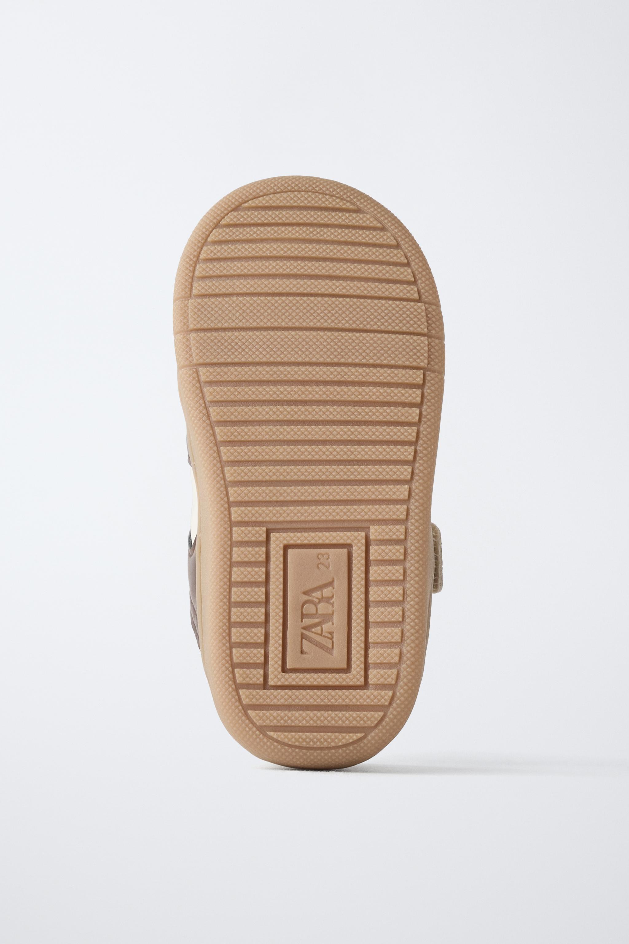 RETRO BAREFOOT SNEAKERS