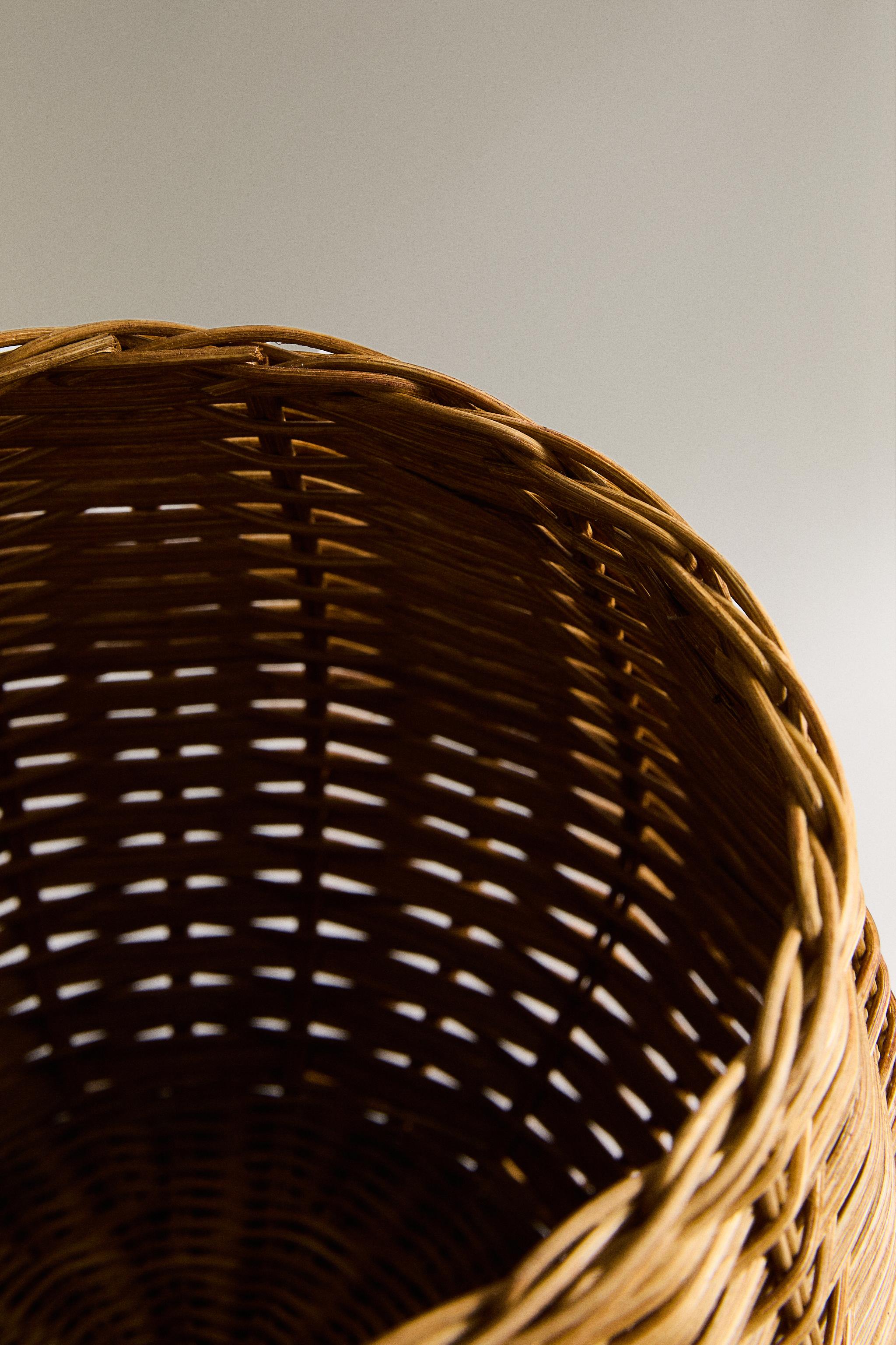 OVAL RATTAN BASKET