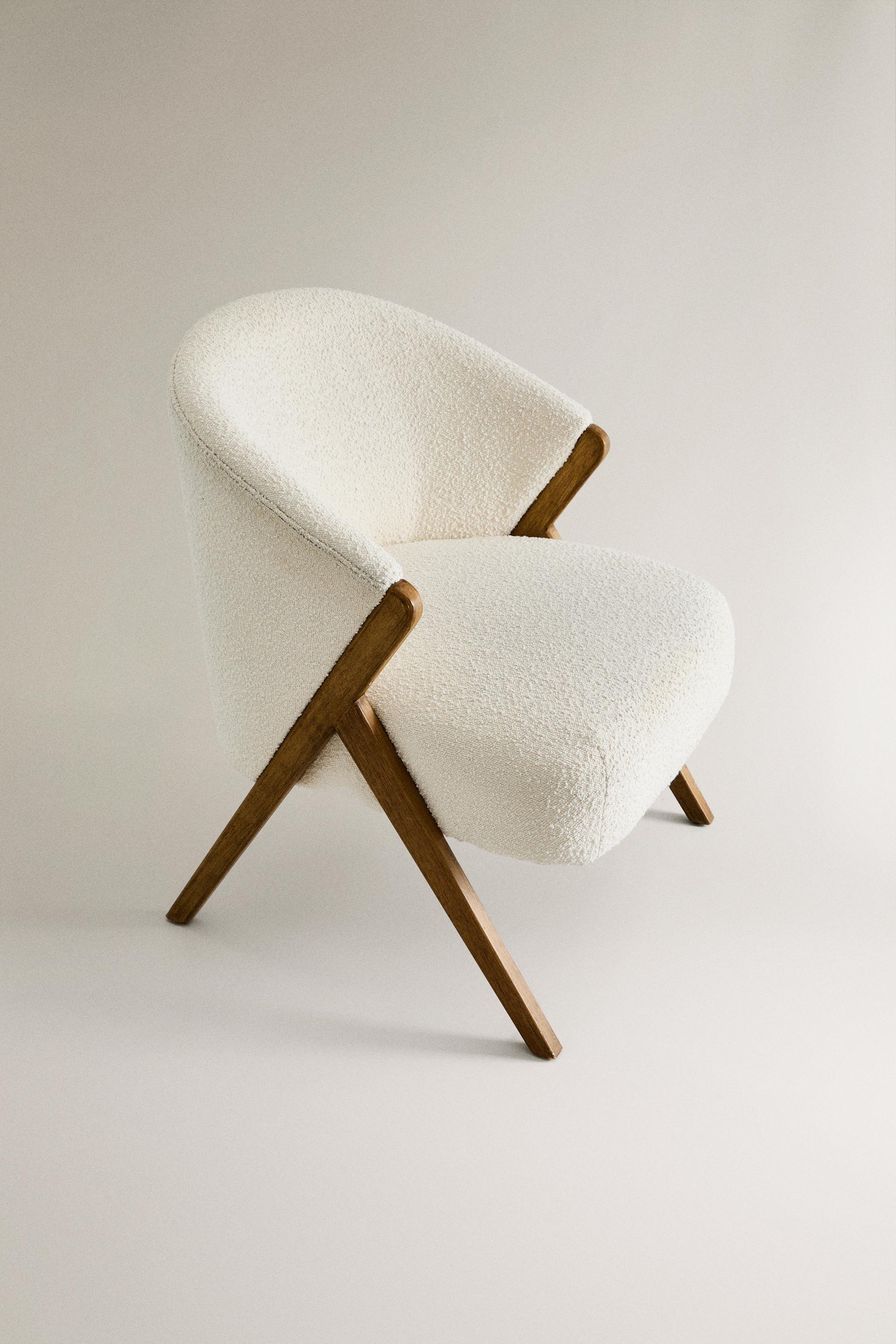 UPHOLSTERED BOUCLÉ ACCENT CHAIR