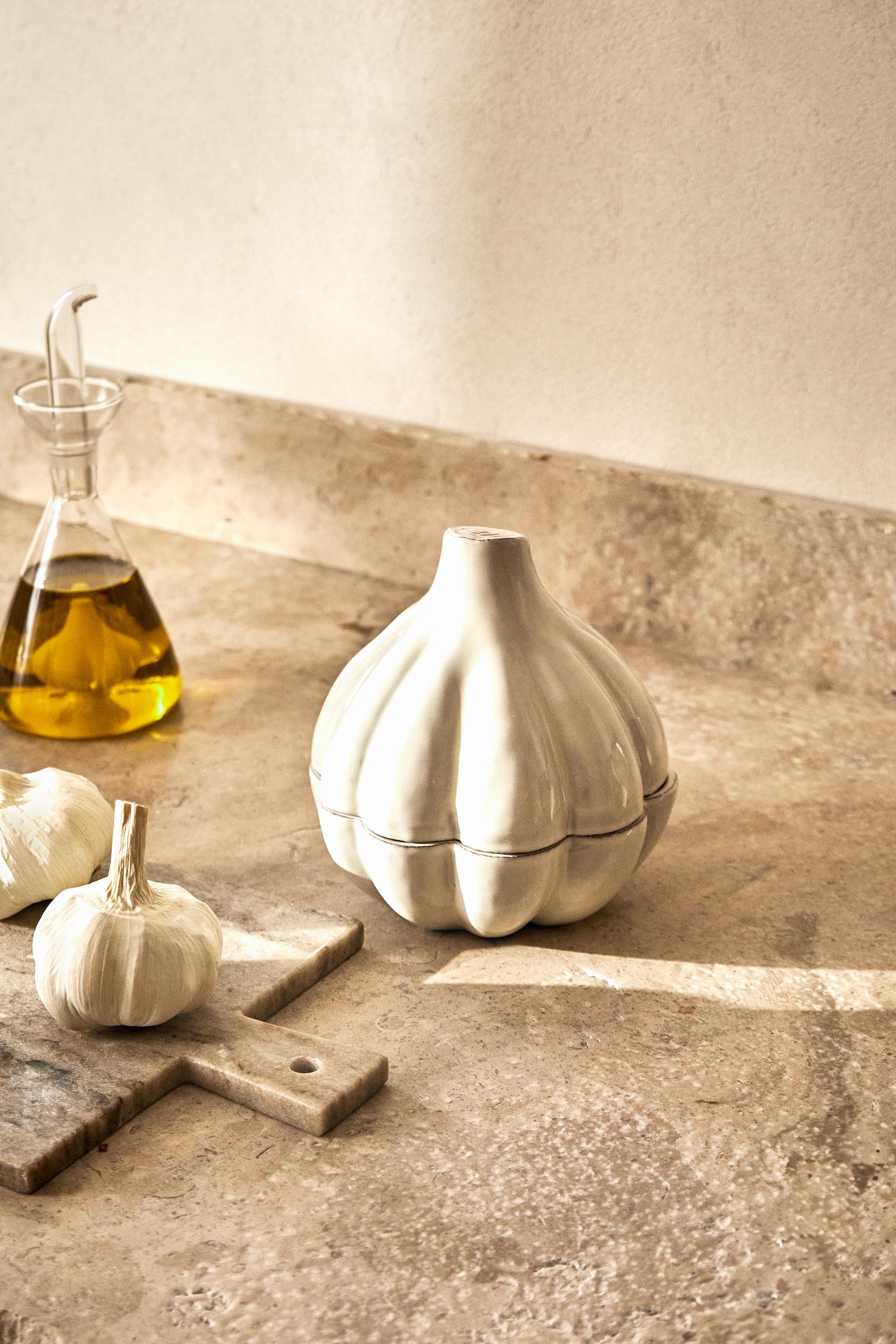 TERRACOTTA GARLIC STORAGE JAR