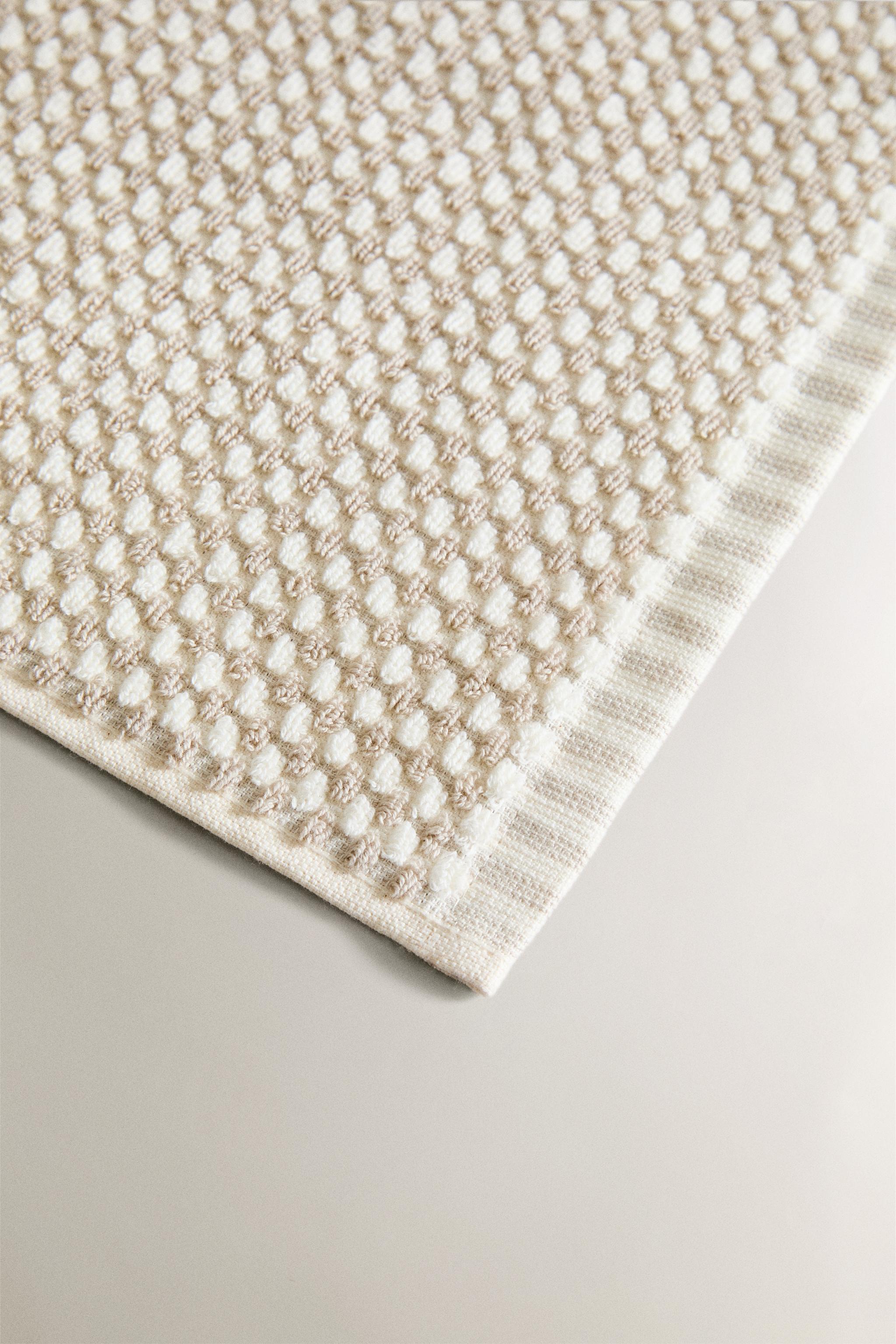 TEXTURED CHECK BATH TOWEL