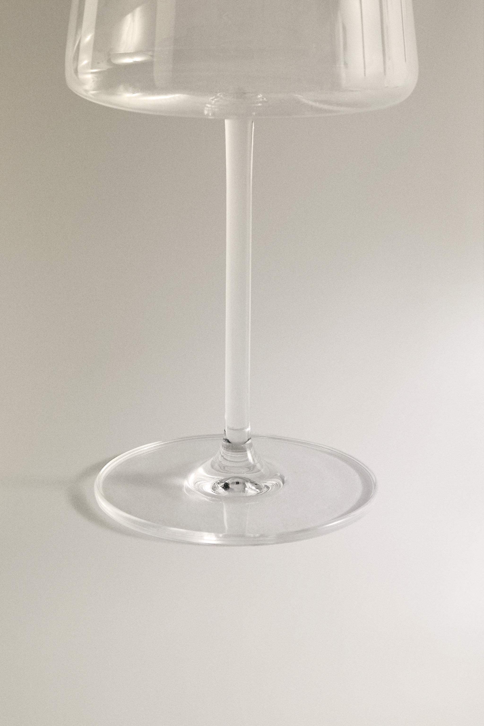 CONICAL CRYSTALLINE WINE GLASS